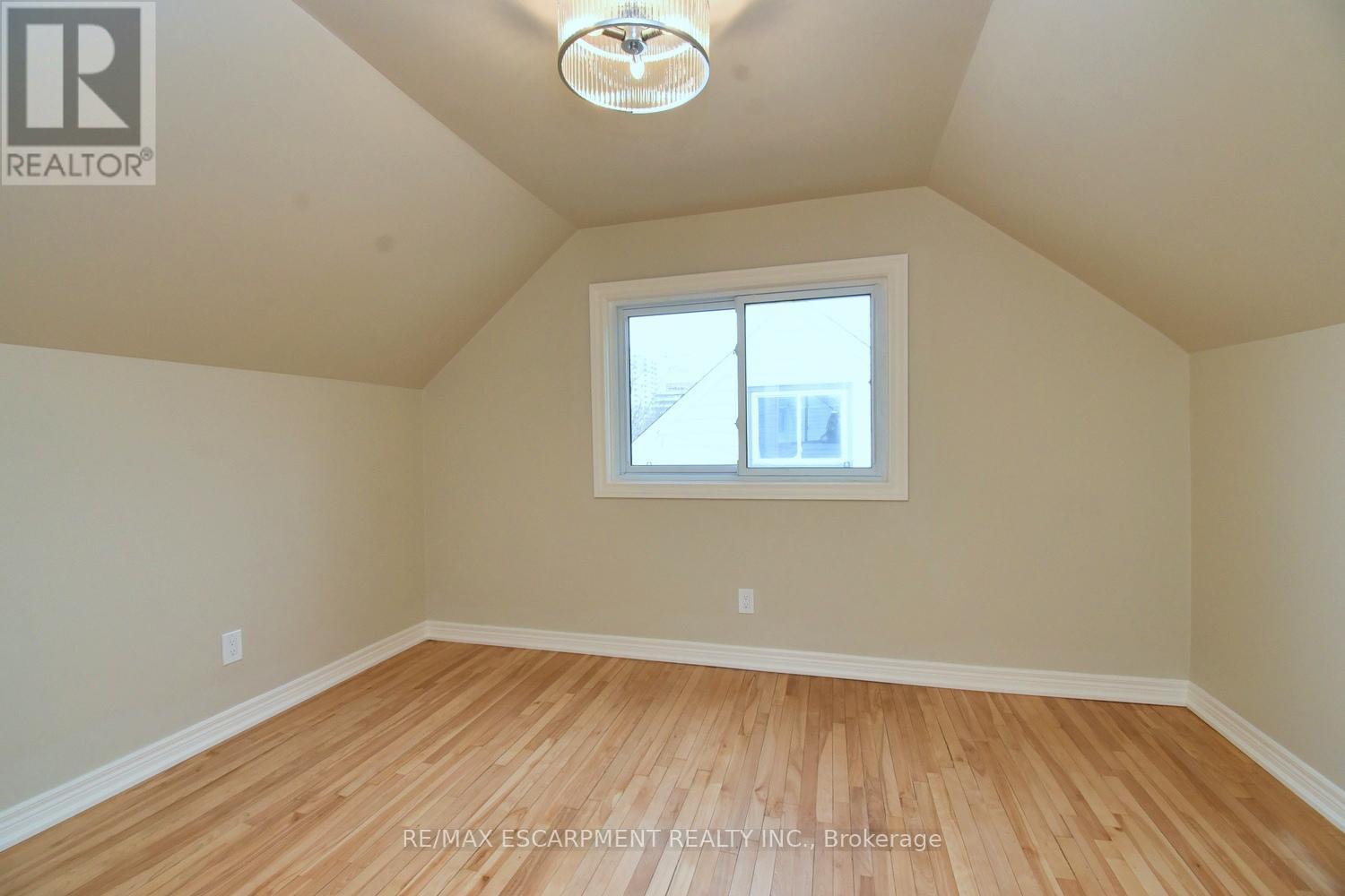 180 Adair Avenue N, Hamilton, ON - Indoor Photo Showing Other Room