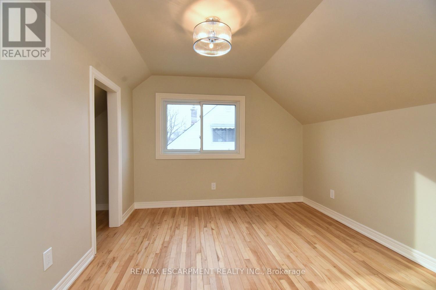 180 Adair Avenue N, Hamilton, ON - Indoor Photo Showing Other Room