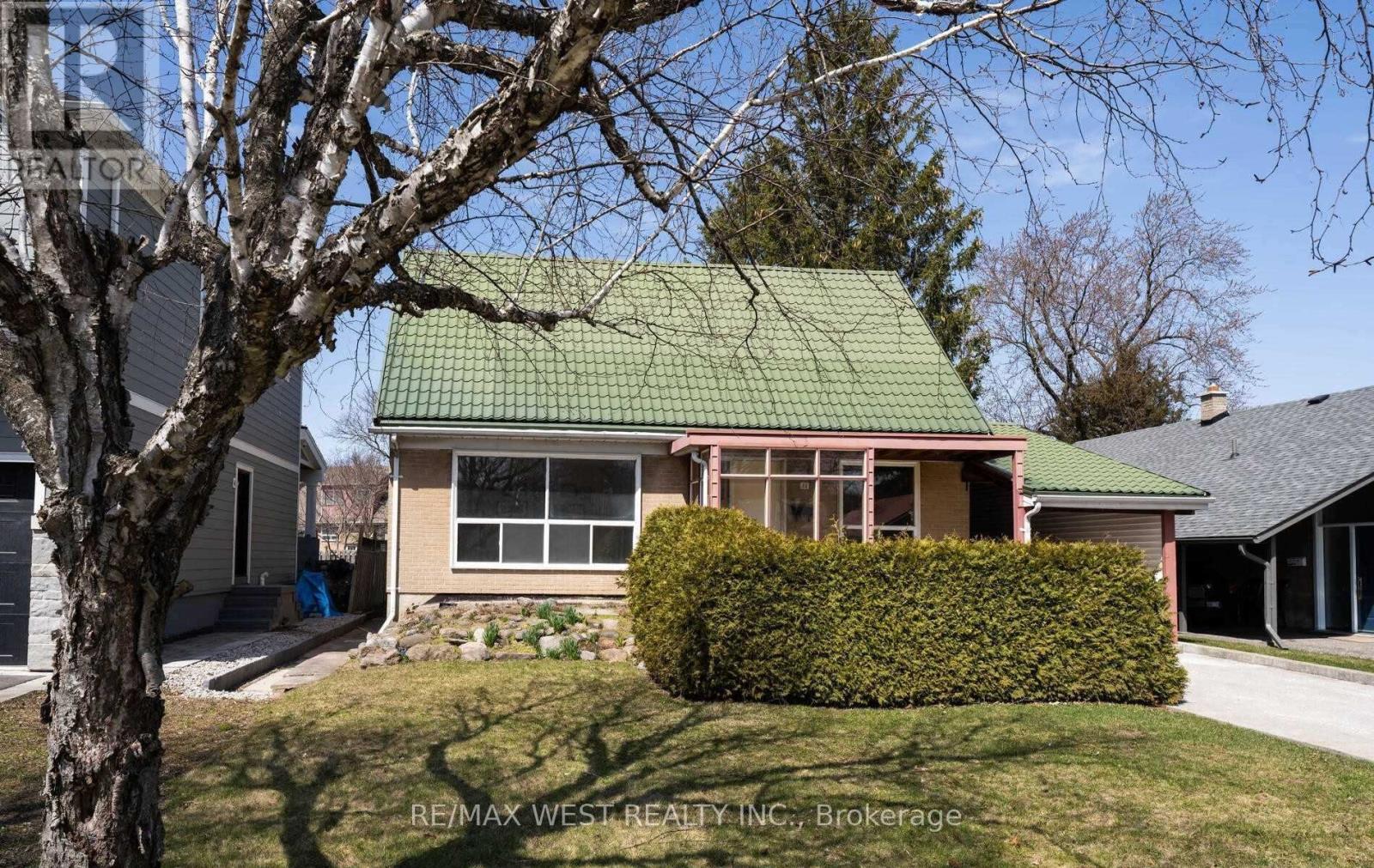 32 Broadleaf Road, Toronto, ON - Outdoor