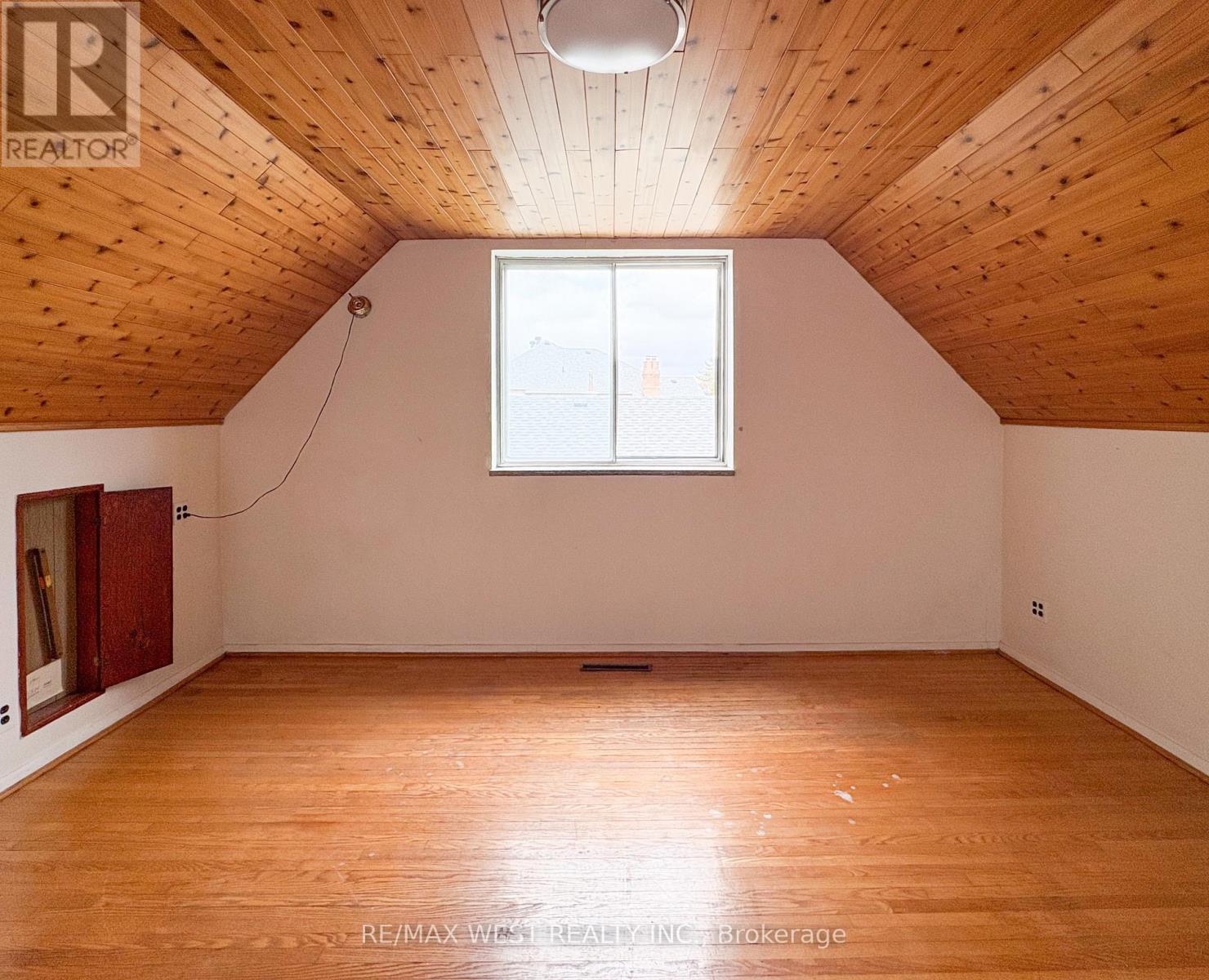 32 Broadleaf Road, Toronto, ON - Indoor Photo Showing Other Room