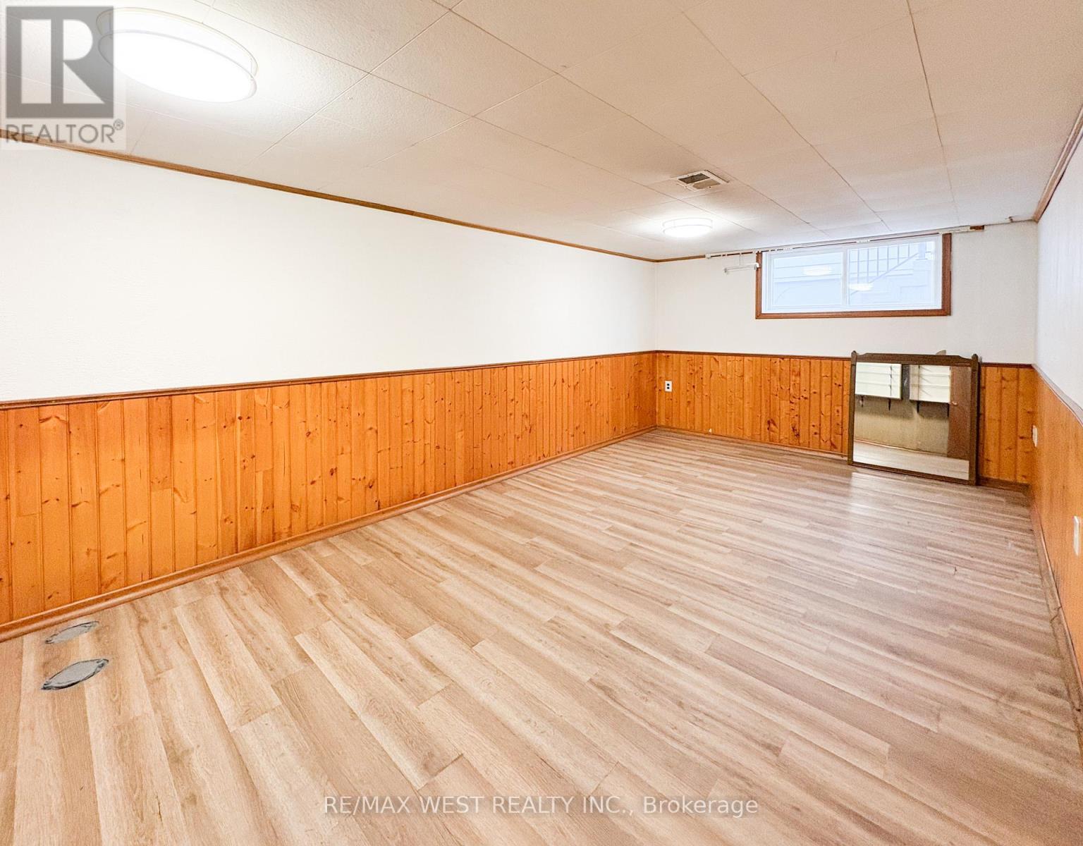 32 Broadleaf Road, Toronto, ON - Indoor