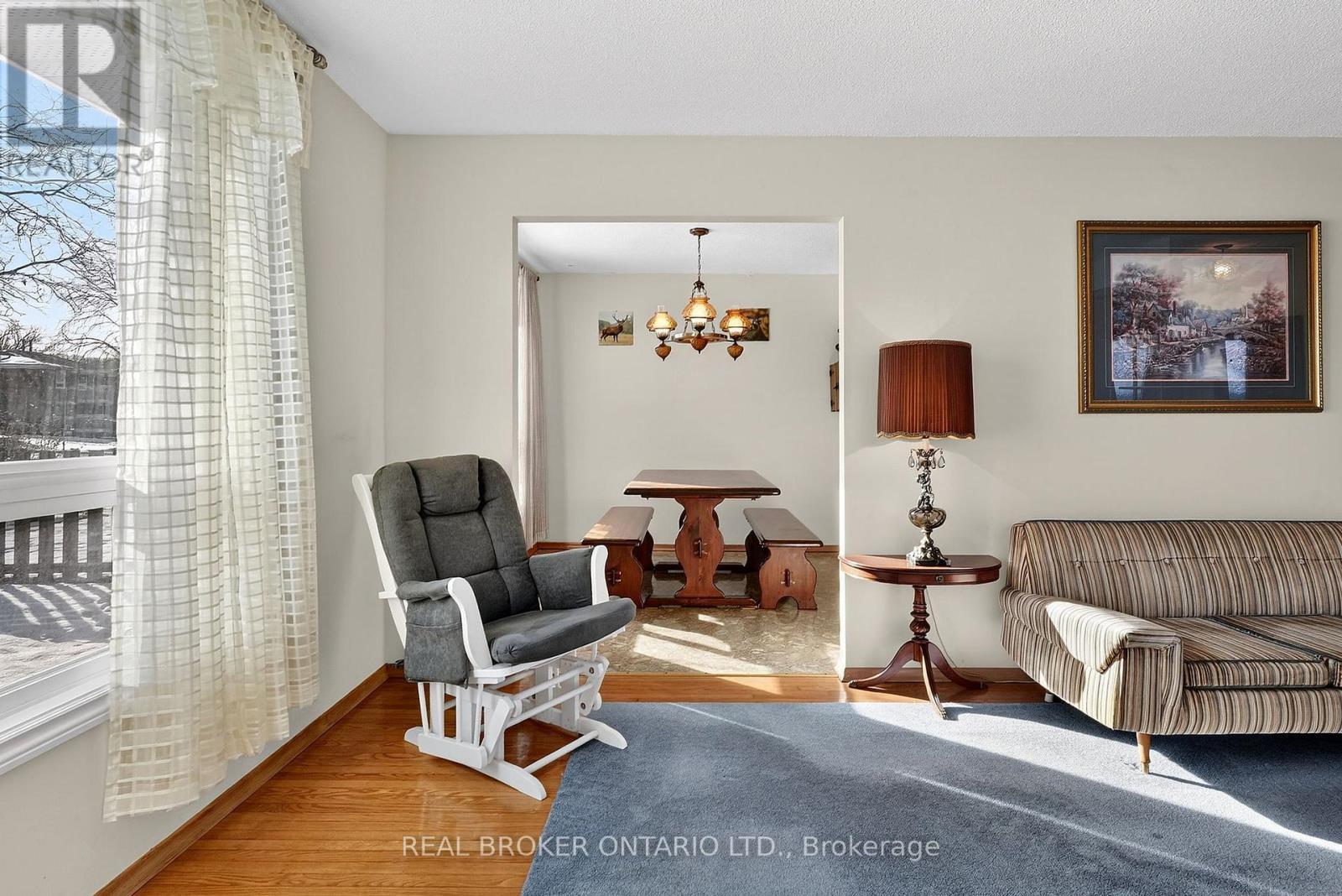 18 Fairway Drive, Hamilton, ON - Indoor Photo Showing Other Room