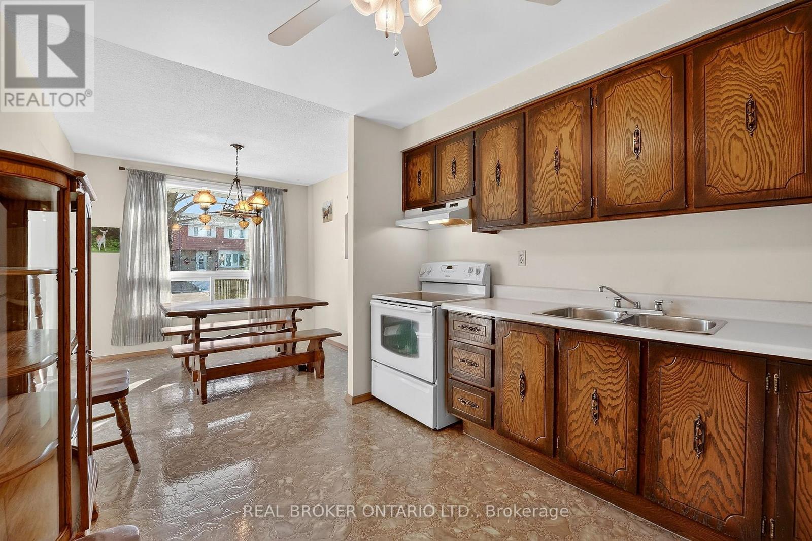 18 Fairway Drive, Hamilton, ON - Indoor Photo Showing Kitchen With Double Sink