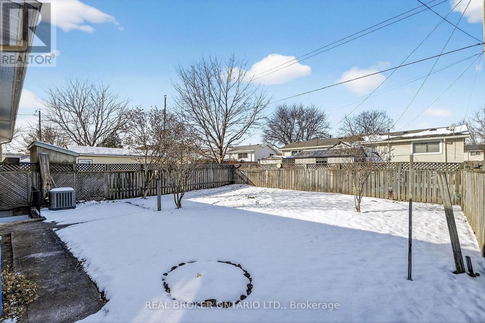 18 Fairway Drive, Hamilton, ON - Outdoor