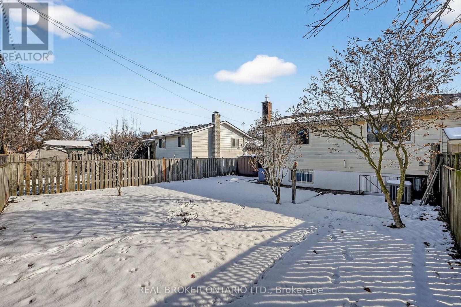 18 Fairway Drive, Hamilton, ON - Outdoor