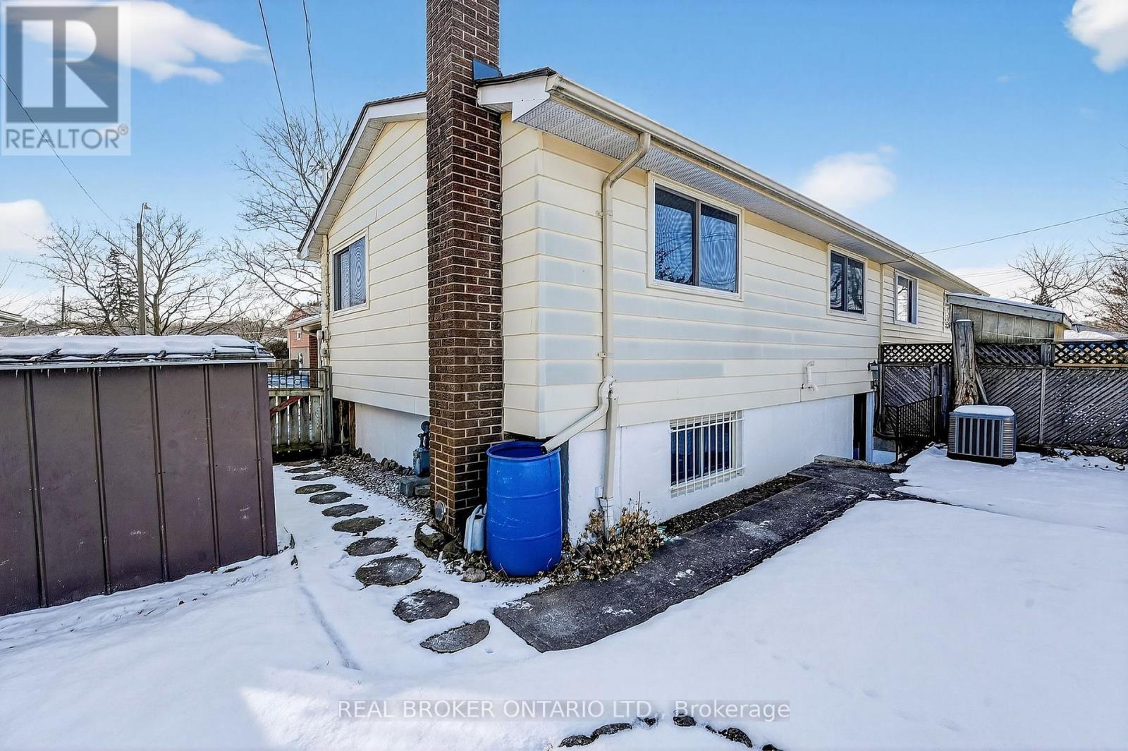 18 Fairway Drive, Hamilton, ON - Outdoor With Exterior