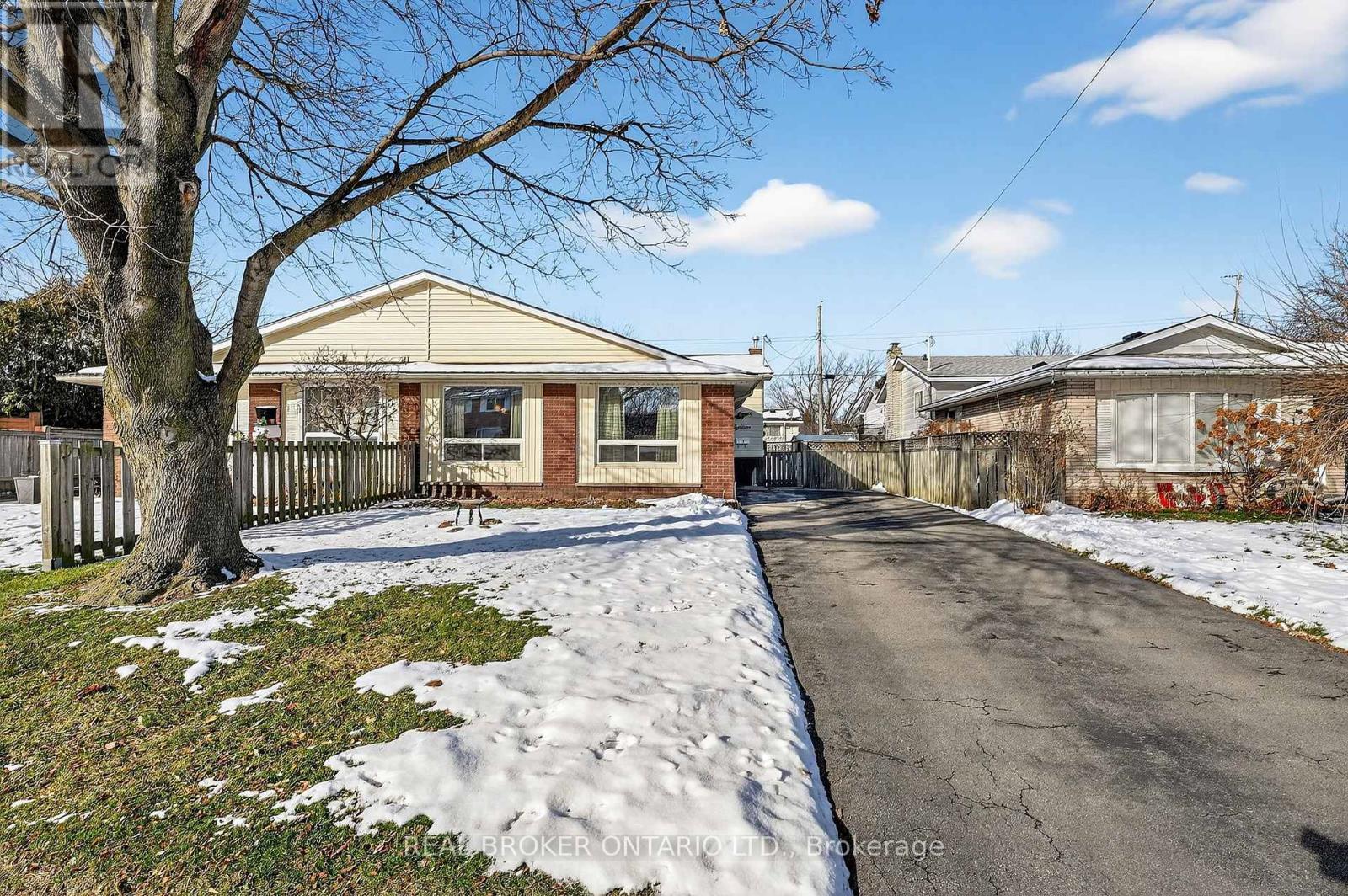 18 Fairway Drive, Hamilton, ON - Outdoor