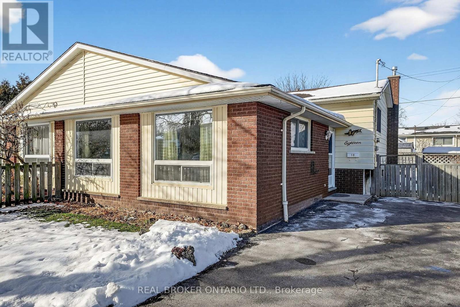 18 Fairway Drive, Hamilton, ON - Outdoor
