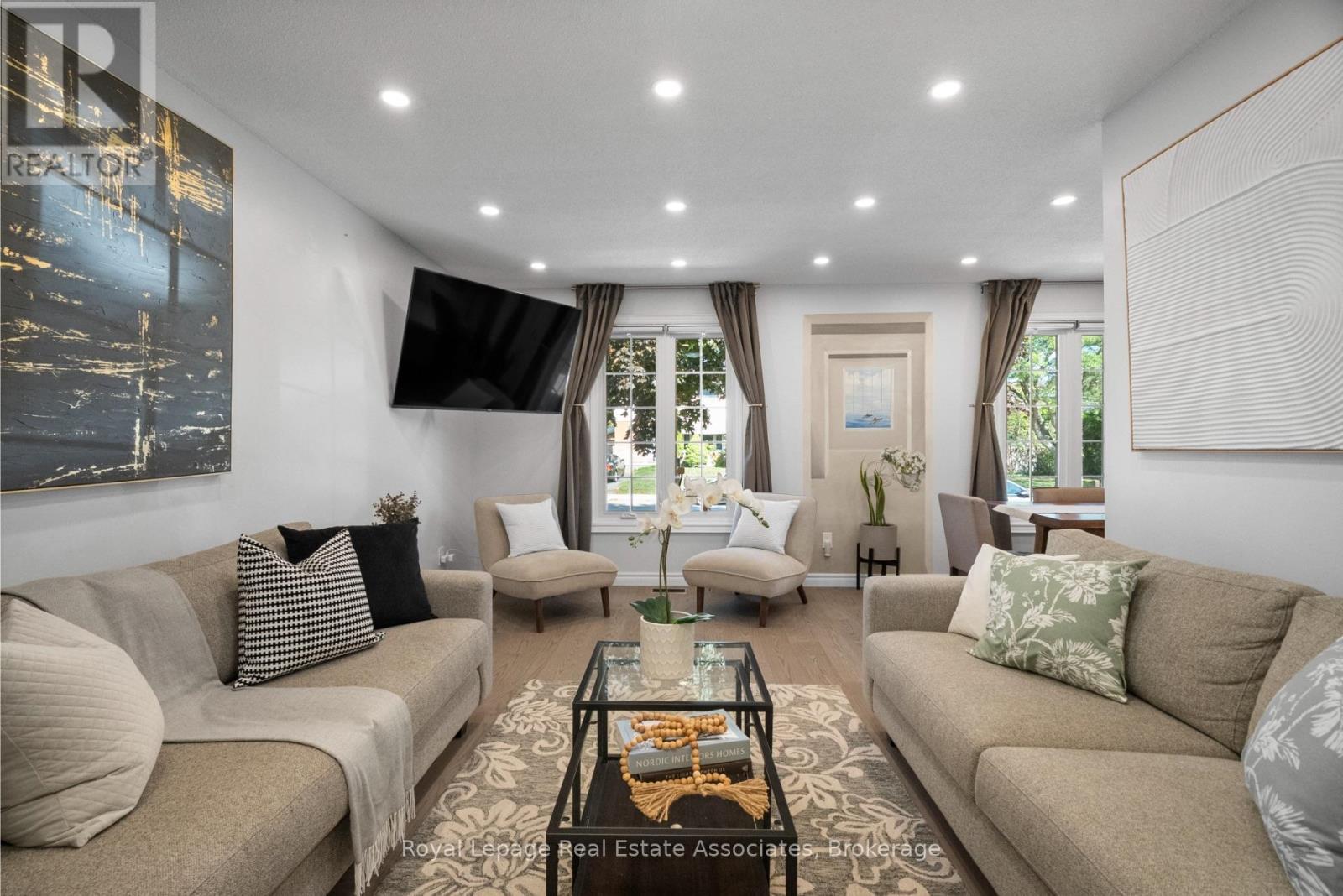 116 Boston Crescent, Hamilton, ON - Indoor Photo Showing Living Room