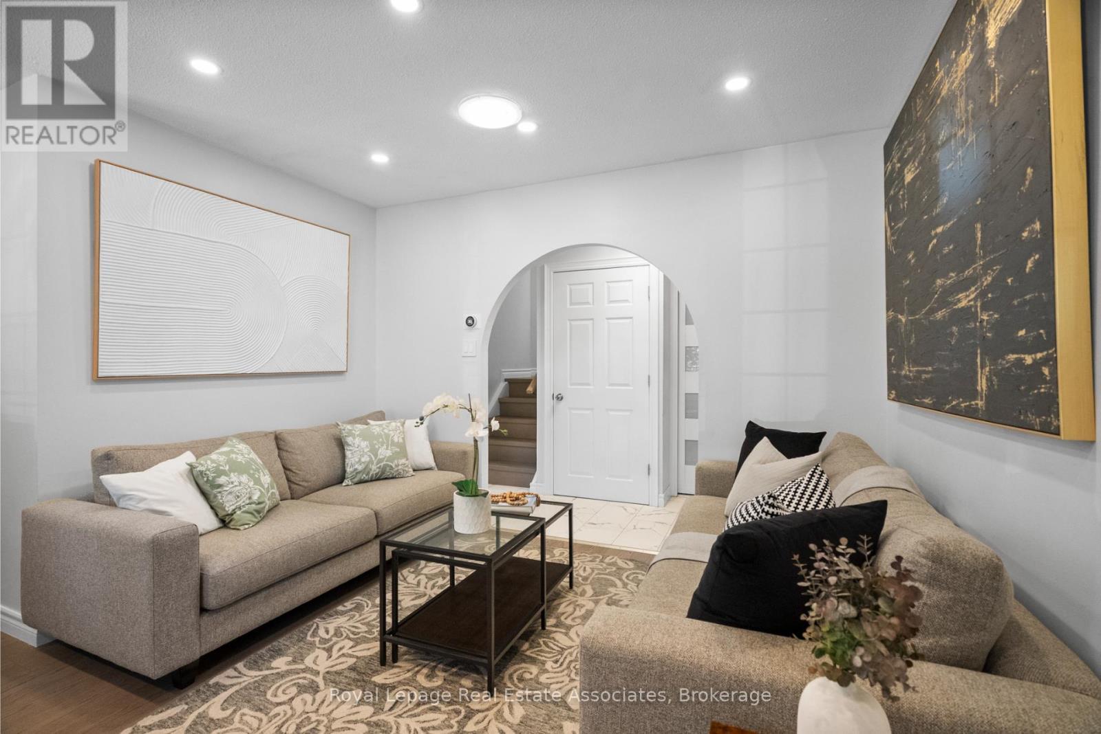 116 Boston Crescent, Hamilton, ON - Indoor Photo Showing Living Room