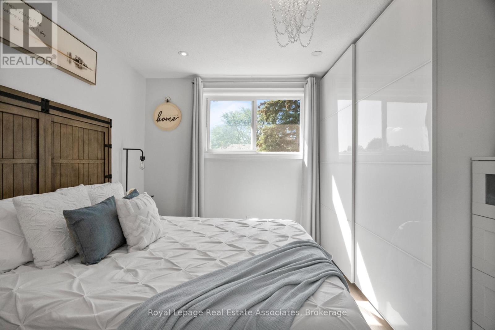 116 Boston Crescent, Hamilton, ON - Indoor Photo Showing Bedroom
