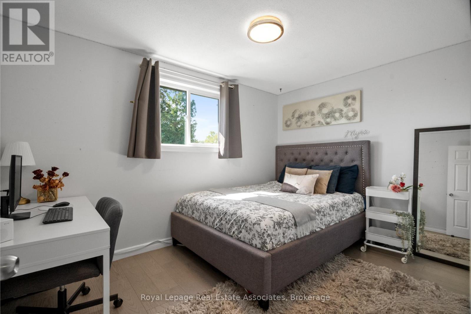 116 Boston Crescent, Hamilton, ON - Indoor Photo Showing Bedroom