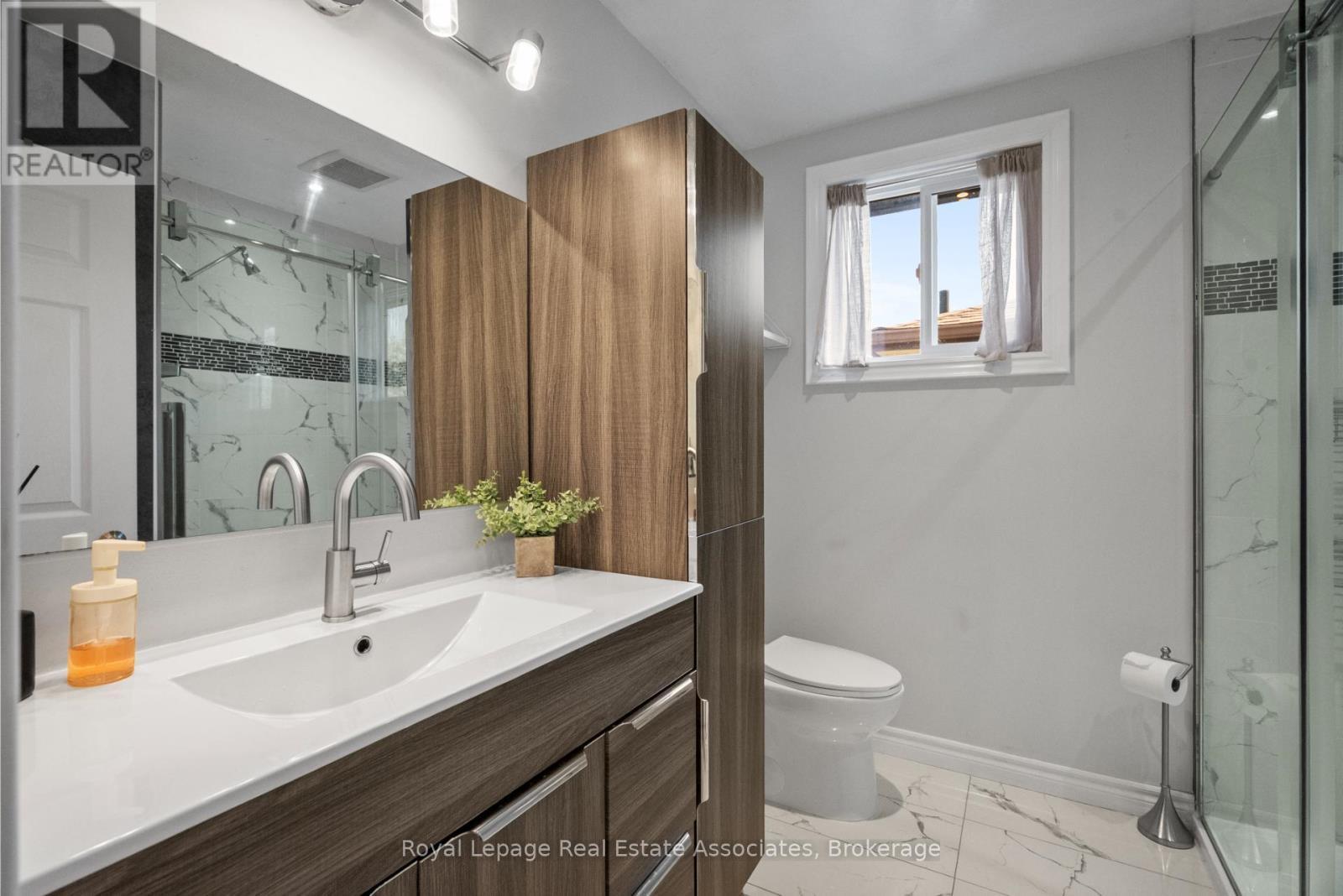 116 Boston Crescent, Hamilton, ON - Indoor Photo Showing Bathroom