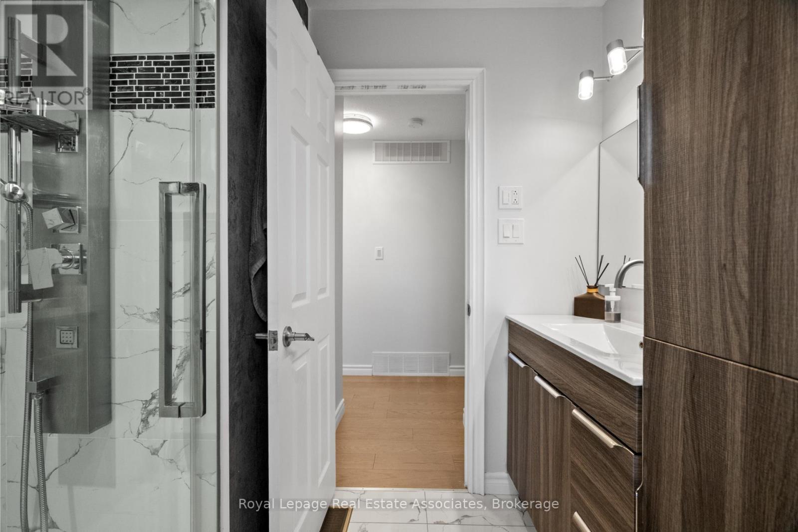 116 Boston Crescent, Hamilton, ON - Indoor Photo Showing Bathroom