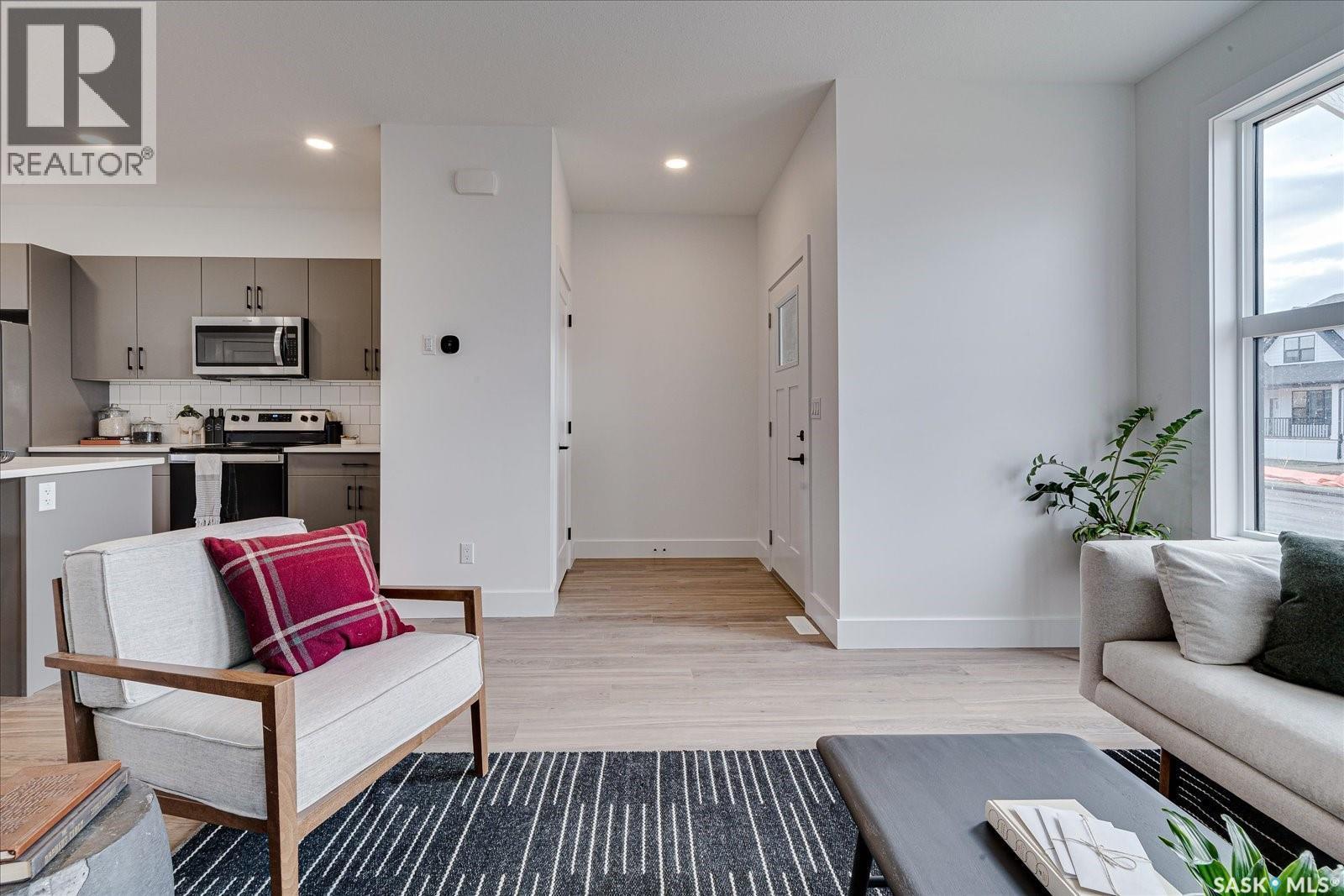 93 Rosewood Boulevard E, Saskatoon, SK - Indoor Photo Showing Living Room