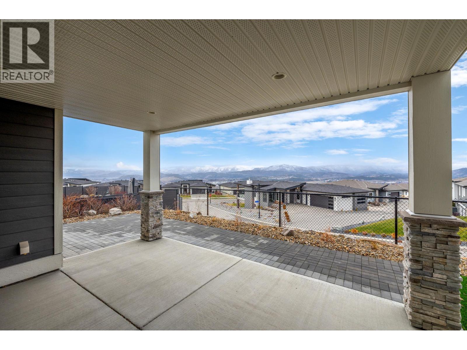 1940 Foxtail Terrace, Kelowna, BC - Outdoor With Exterior