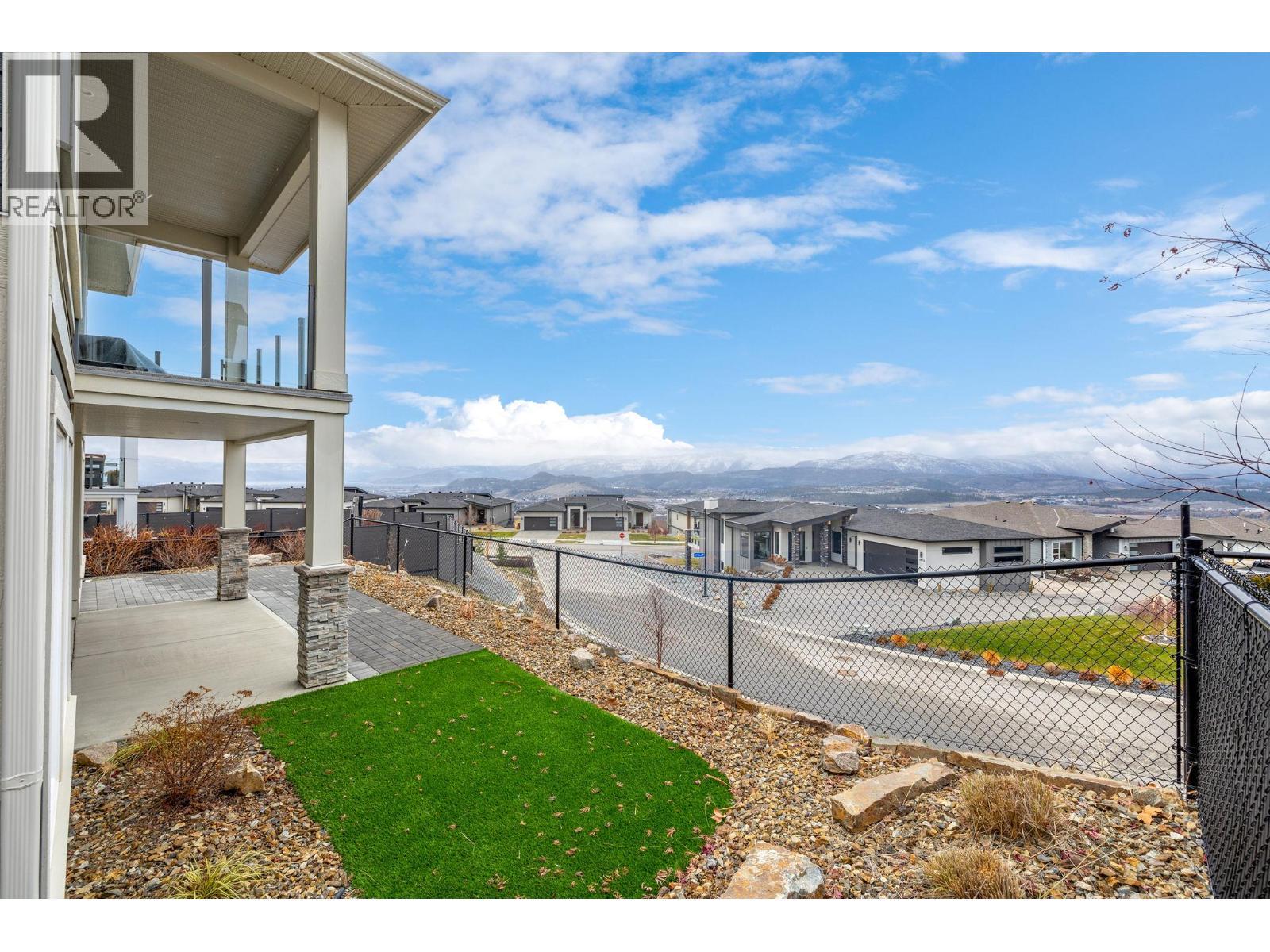 1940 Foxtail Terrace, Kelowna, BC - Outdoor