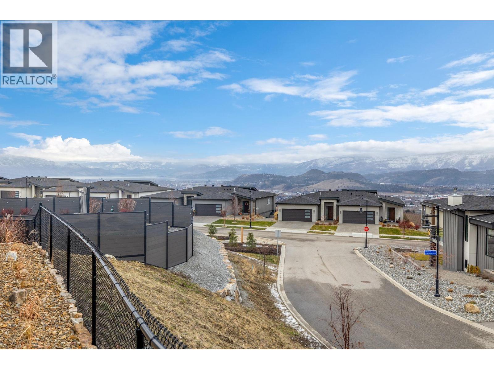 1940 Foxtail Terrace, Kelowna, BC - Outdoor