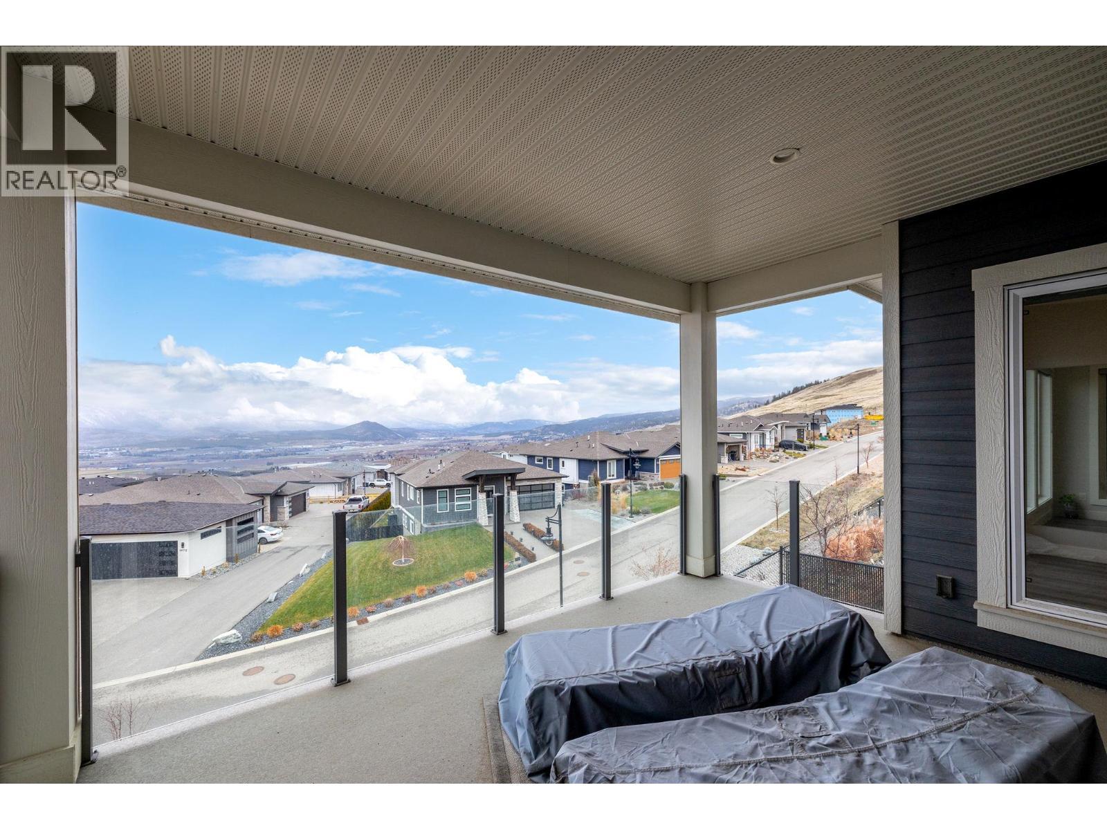 1940 Foxtail Terrace, Kelowna, BC - Outdoor With Exterior