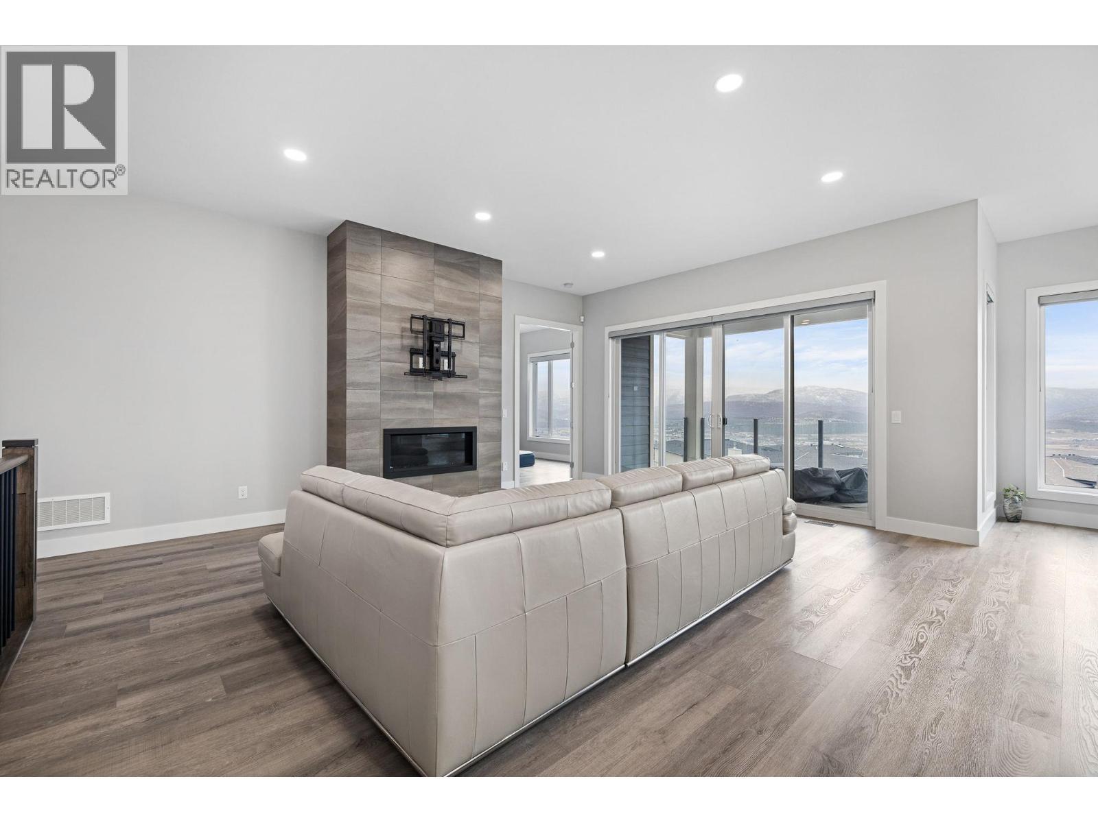 1940 Foxtail Terrace, Kelowna, BC - Indoor Photo Showing Living Room With Fireplace