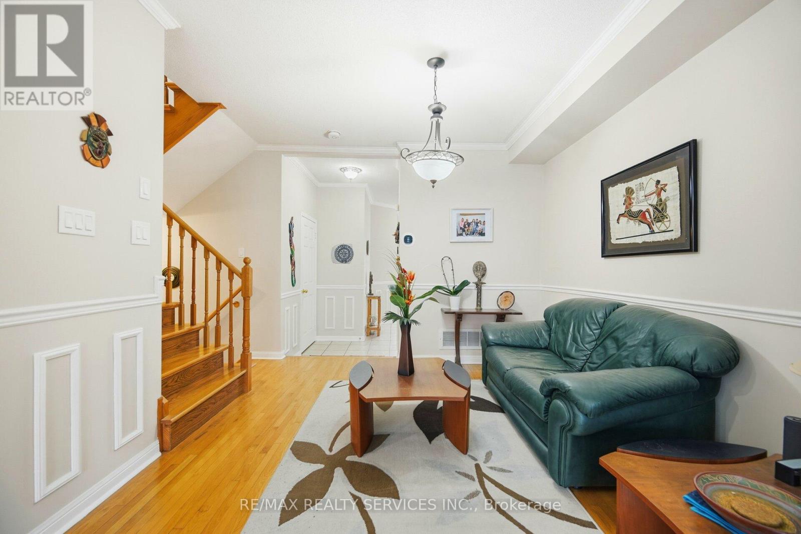 5965 Stonebriar Crescent, Mississauga, ON - Indoor Photo Showing Living Room