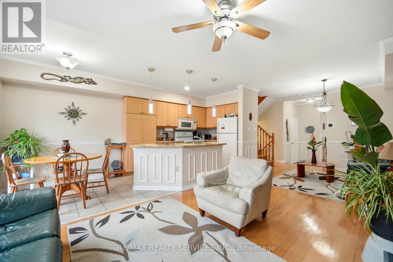 5965 Stonebriar Crescent, Mississauga, ON - Indoor Photo Showing Living Room