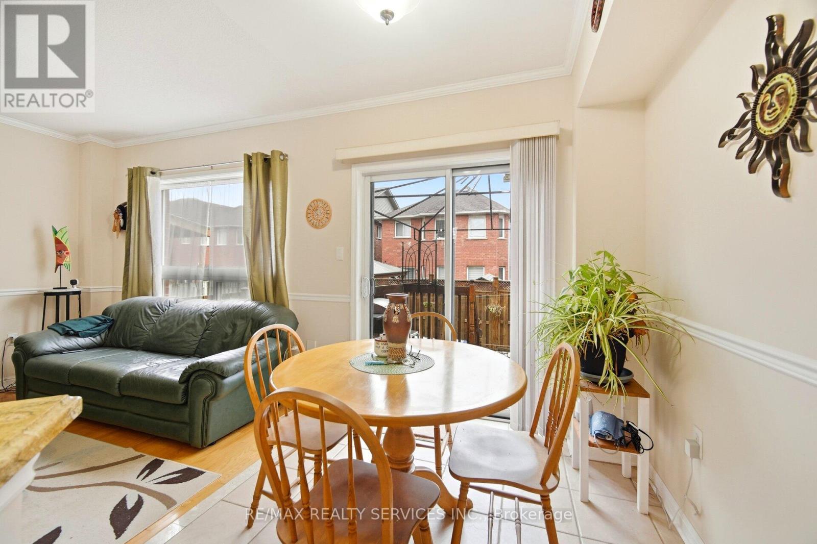 5965 Stonebriar Crescent, Mississauga, ON - Indoor Photo Showing Dining Room