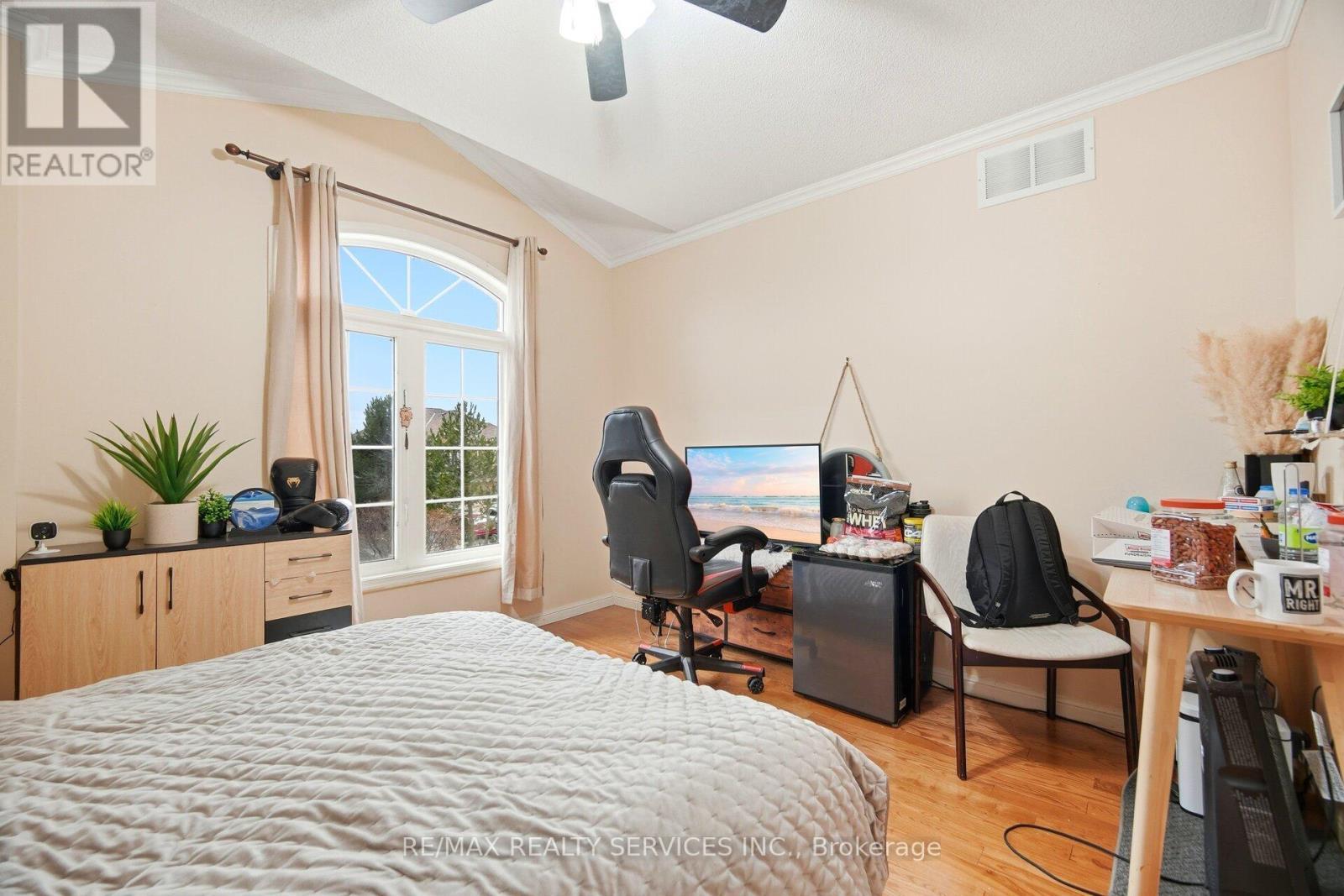 5965 Stonebriar Crescent, Mississauga, ON - Indoor Photo Showing Bedroom
