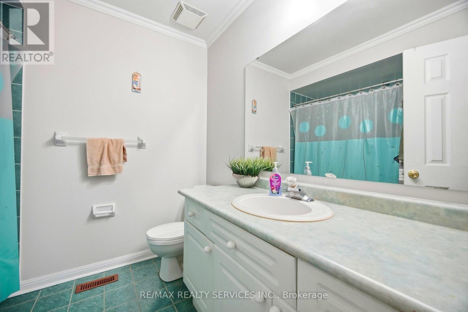 5965 Stonebriar Crescent, Mississauga, ON - Indoor Photo Showing Bathroom