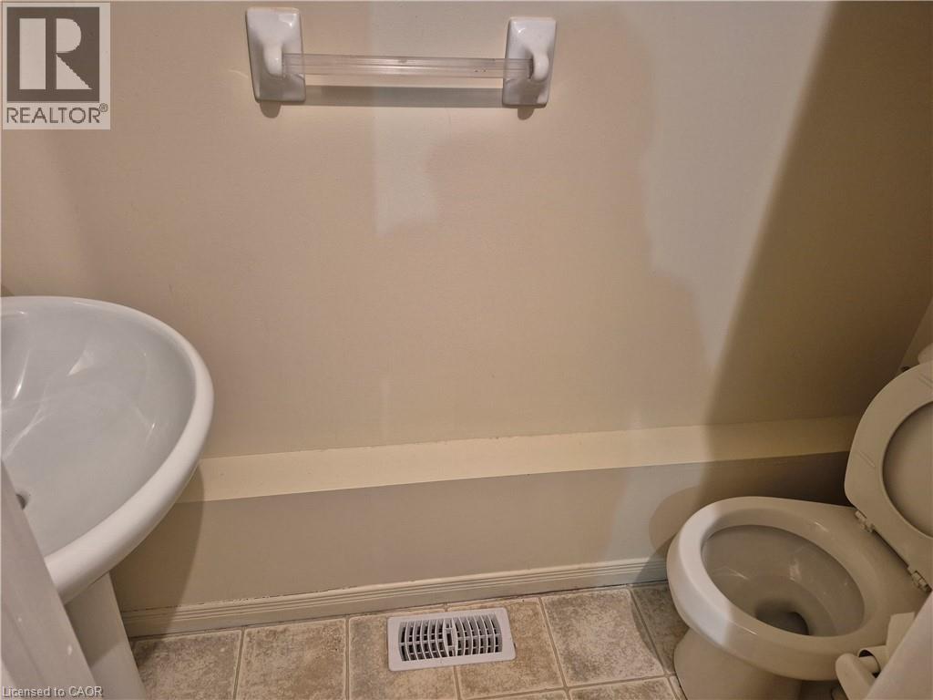 10 Donnenwerth Drive, Kitchener, ON - Indoor Photo Showing Bathroom