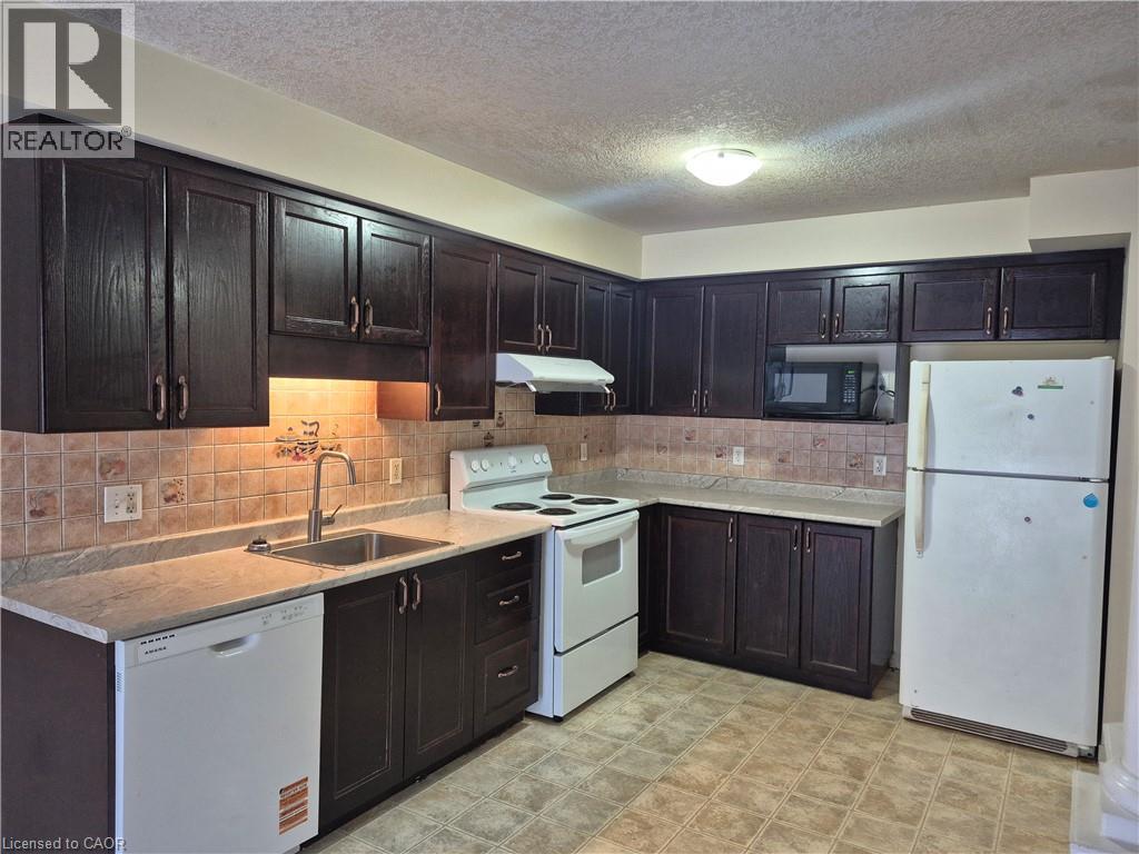 10 Donnenwerth Drive, Kitchener, ON - Indoor Photo Showing Kitchen
