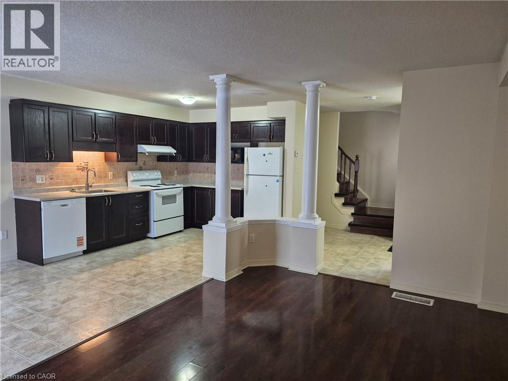 10 Donnenwerth Drive, Kitchener, ON - Indoor Photo Showing Kitchen