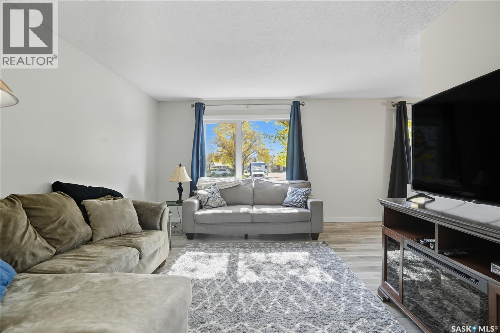 127 Hastings Crescent, Regina, SK - Indoor Photo Showing Living Room