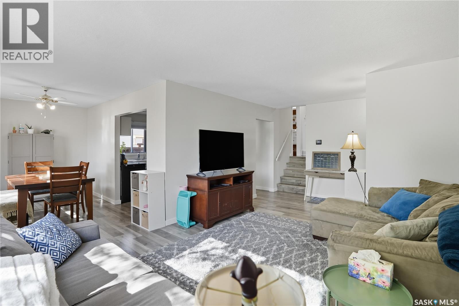 127 Hastings Crescent, Regina, SK - Indoor Photo Showing Living Room