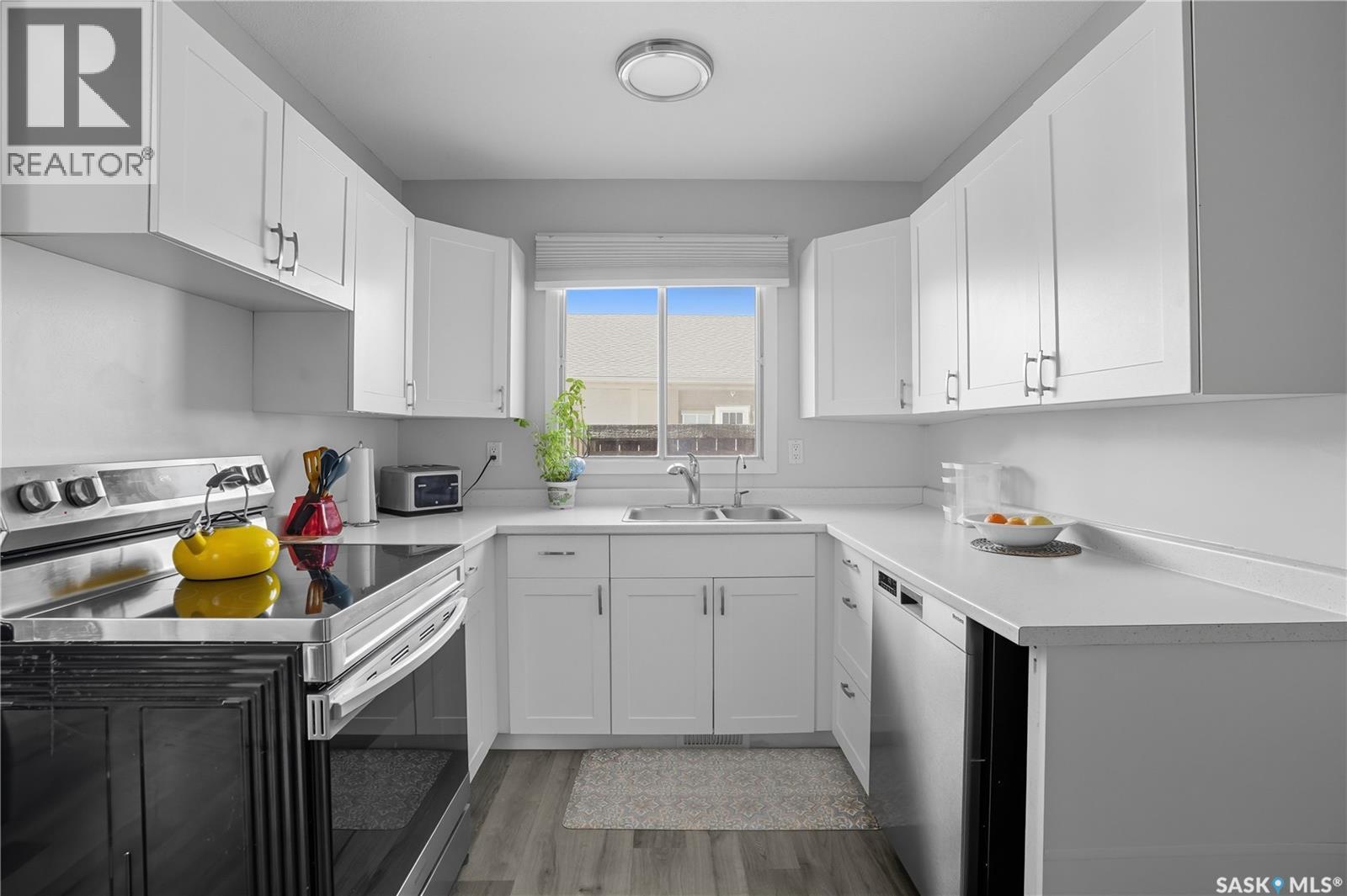 127 Hastings Crescent, Regina, SK - Indoor Photo Showing Kitchen With Stainless Steel Kitchen