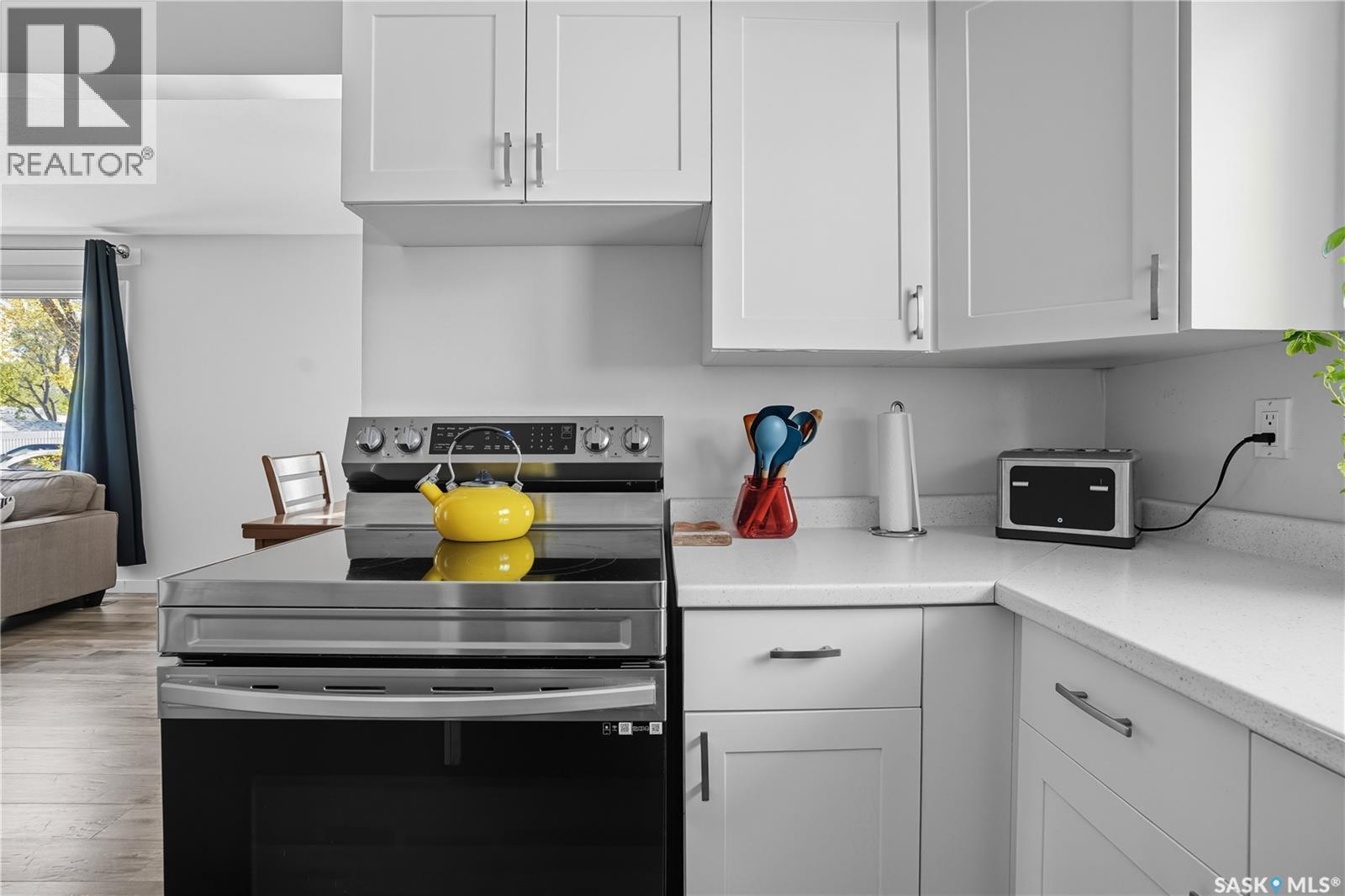 127 Hastings Crescent, Regina, SK - Indoor Photo Showing Kitchen
