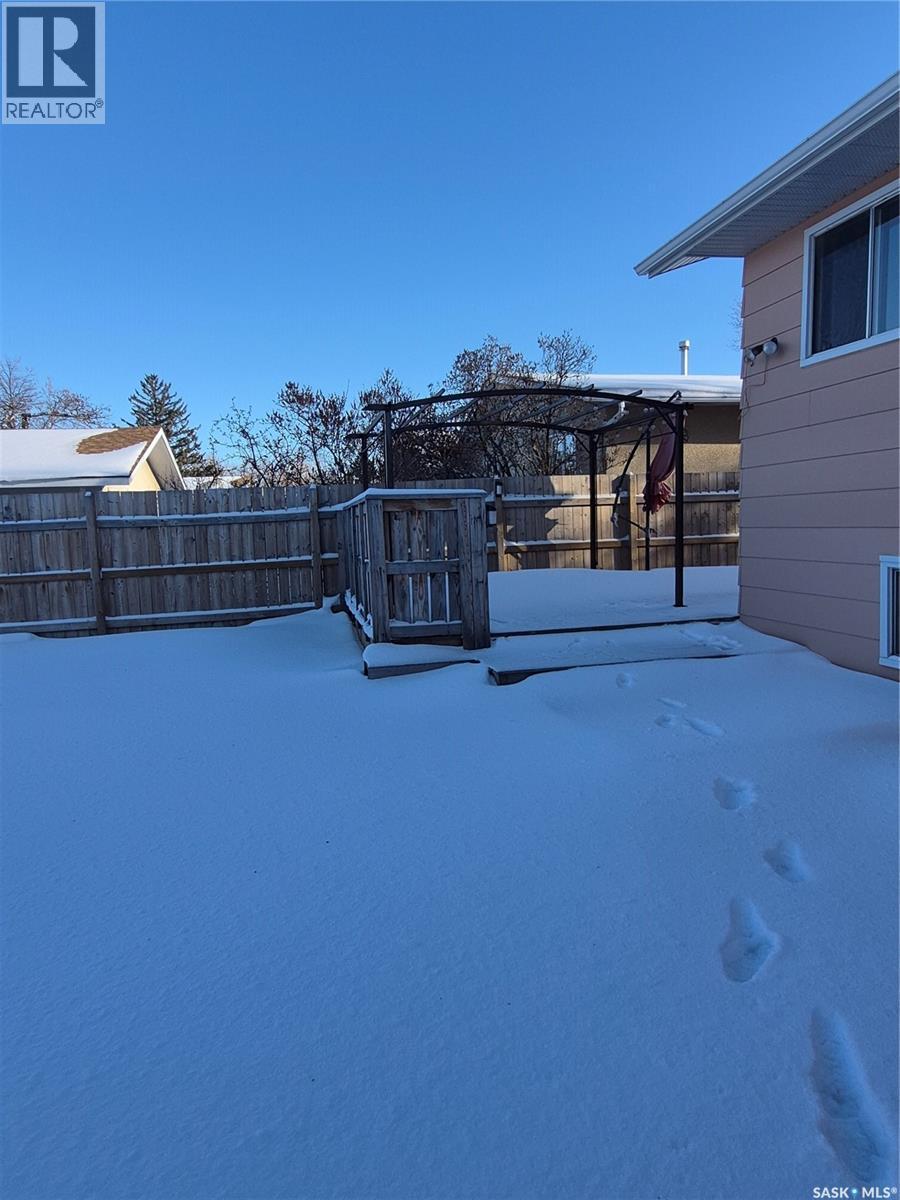 127 Hastings Crescent, Regina, SK - Outdoor