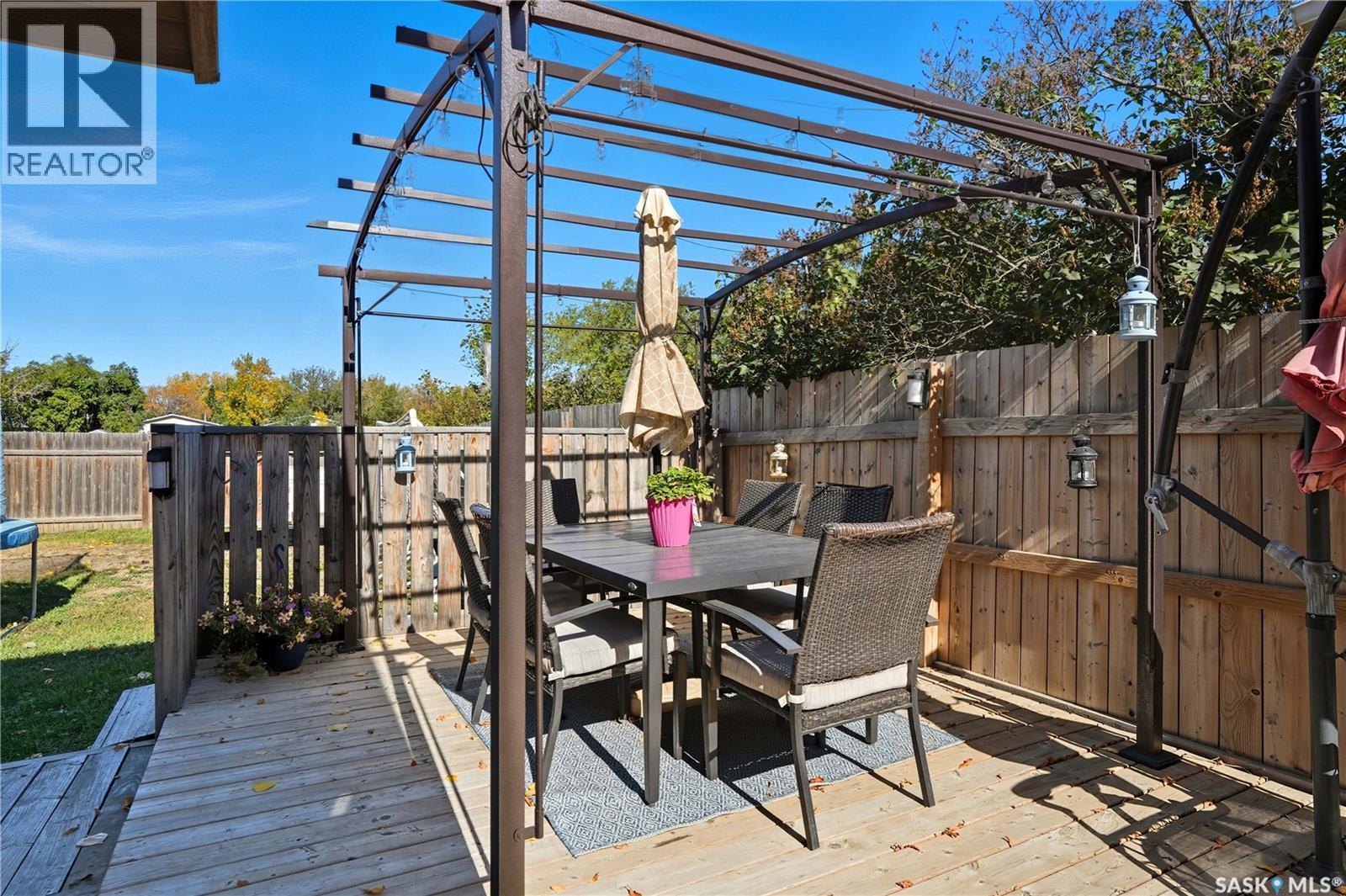 127 Hastings Crescent, Regina, SK - Outdoor With Deck Patio Veranda With Exterior