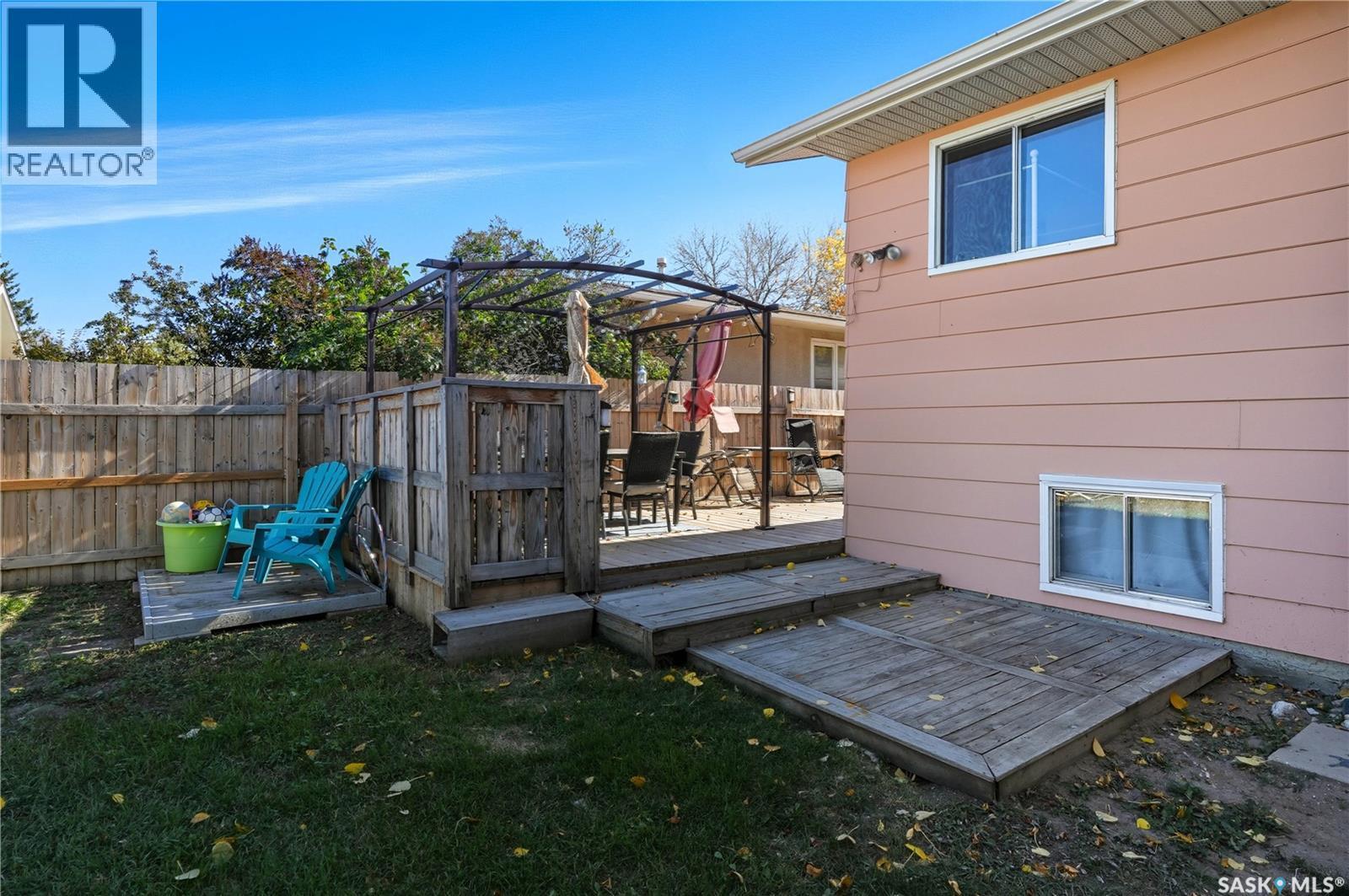 127 Hastings Crescent, Regina, SK - Outdoor With Deck Patio Veranda With Exterior