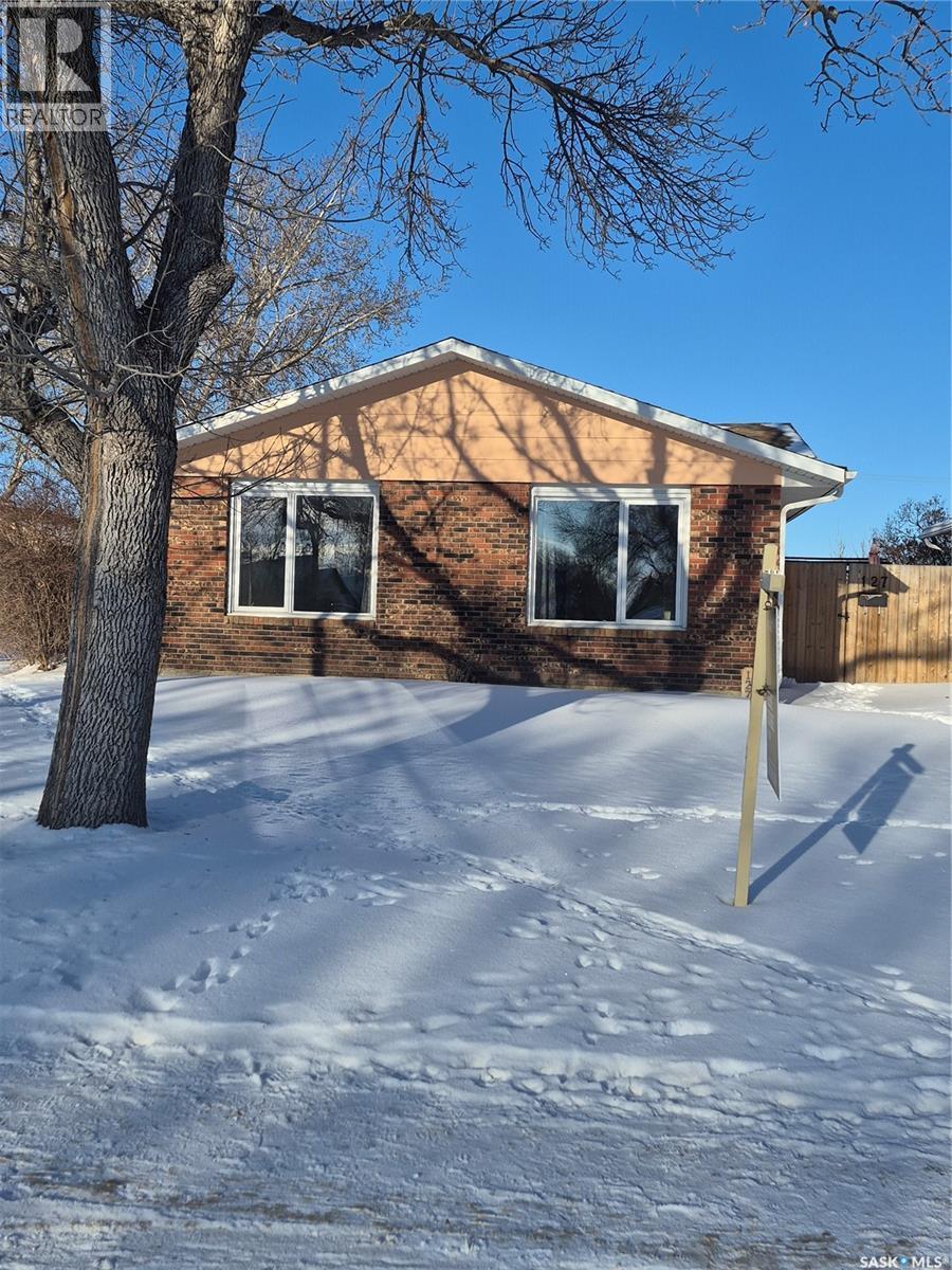 127 Hastings Crescent, Regina, SK - Outdoor