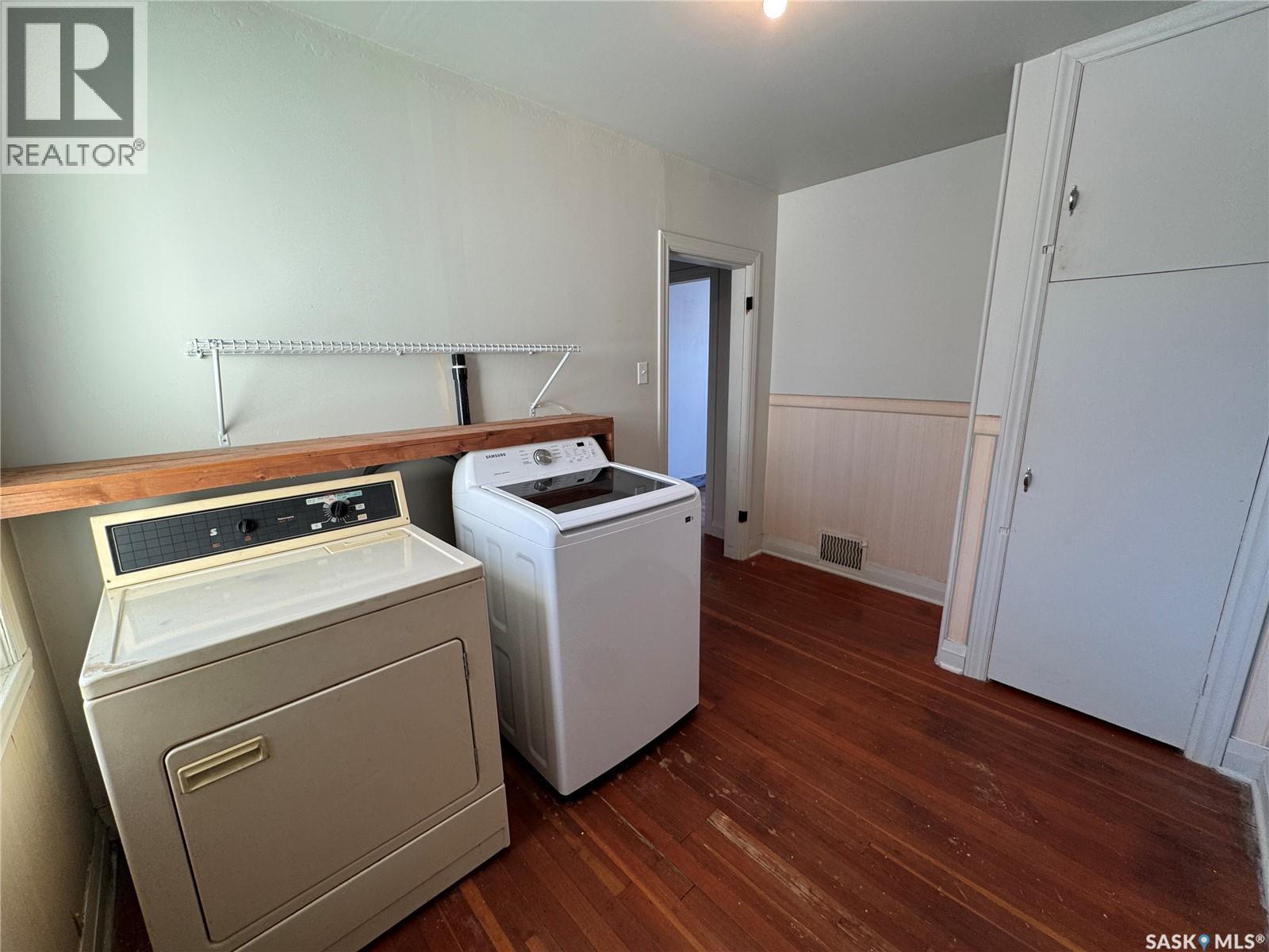 502 3Rd Avenue E, Biggar, SK - Indoor Photo Showing Laundry Room