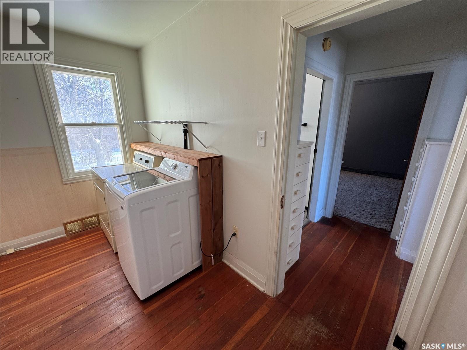 502 3Rd Avenue E, Biggar, SK - Indoor Photo Showing Laundry Room