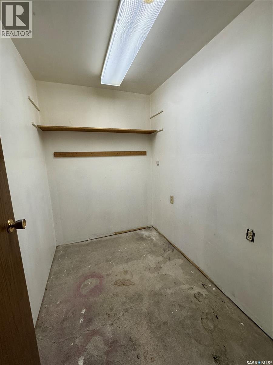 502 3Rd Avenue E, Biggar, SK - Indoor