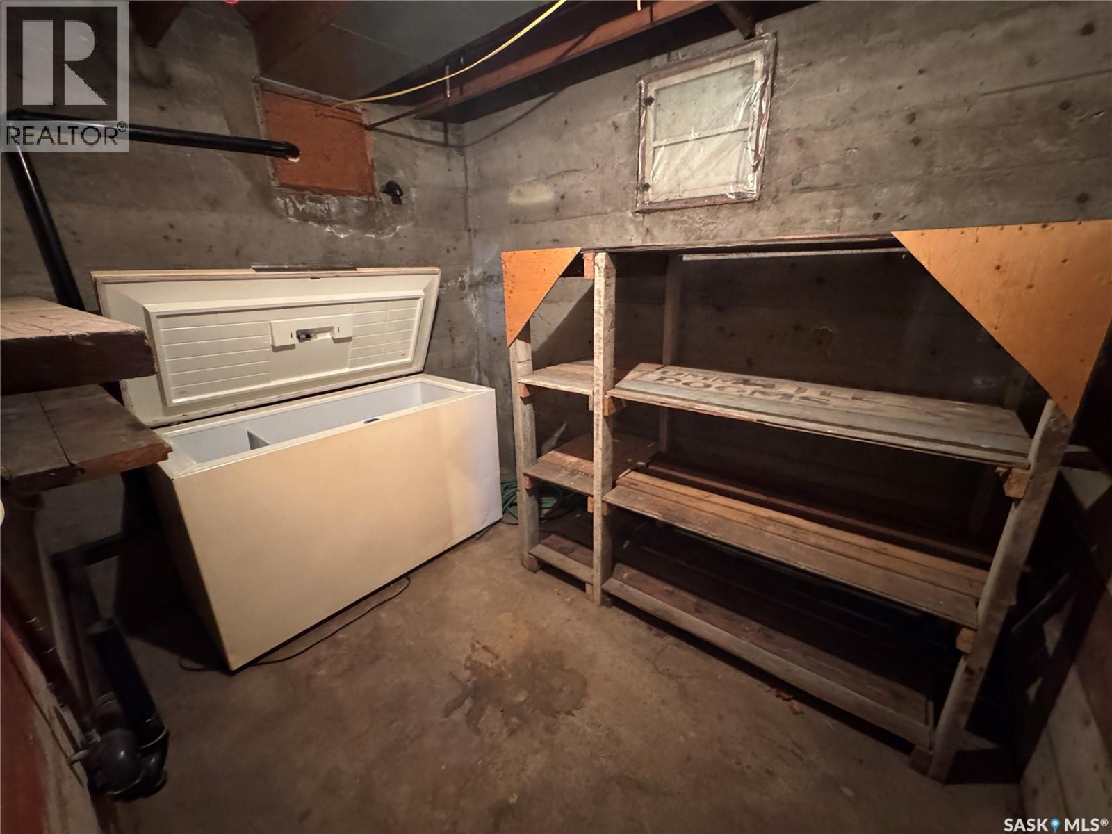 502 3Rd Avenue E, Biggar, SK - Indoor