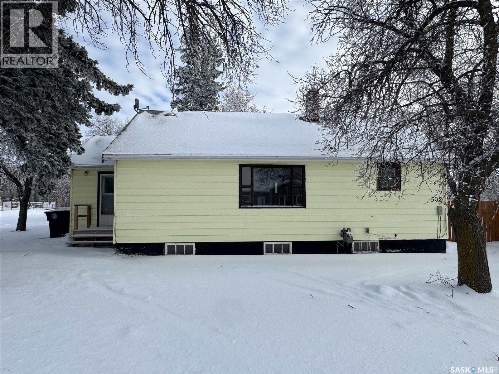 502 3Rd Avenue E, Biggar, SK - Outdoor
