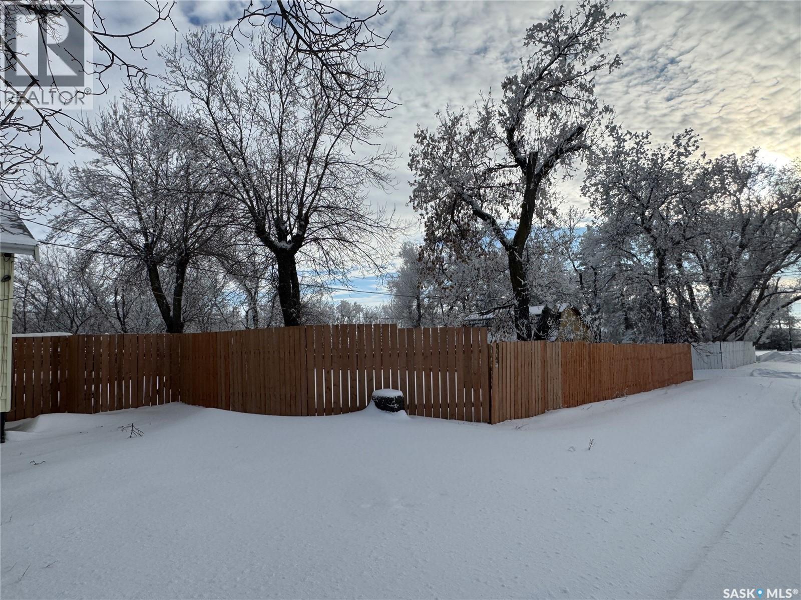 502 3Rd Avenue E, Biggar, SK - Outdoor