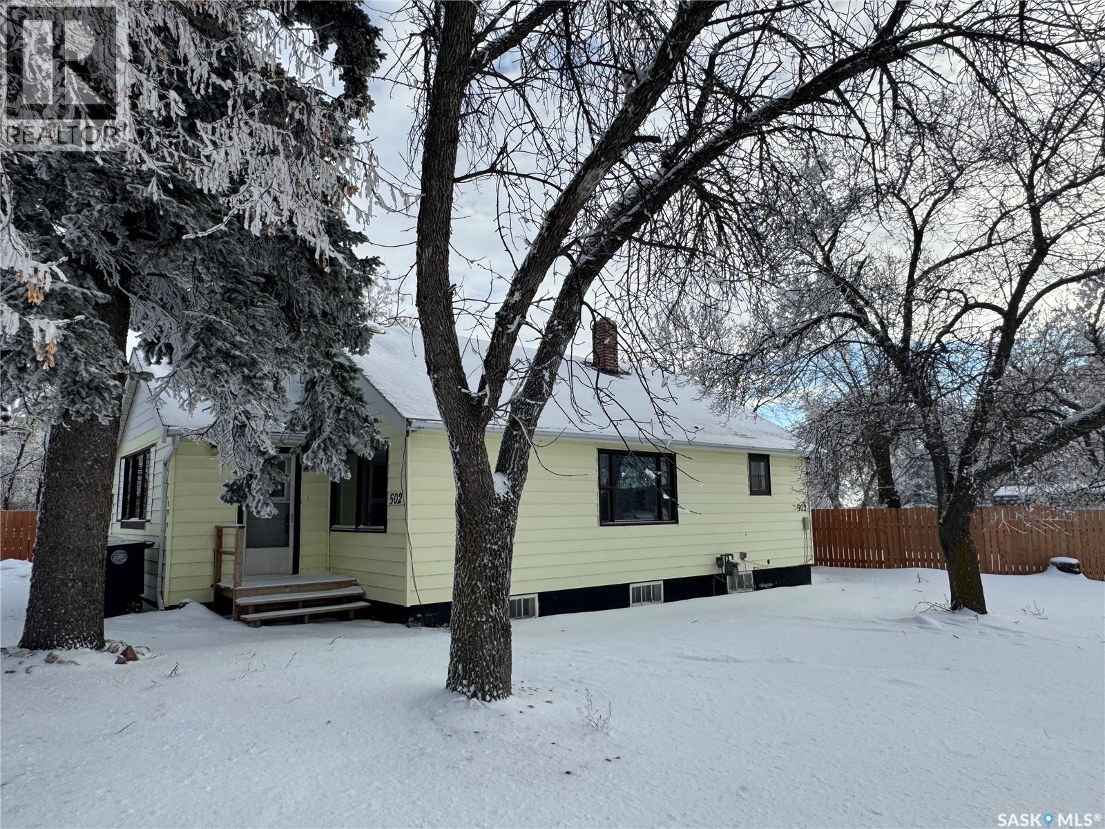 502 3Rd Avenue E, Biggar, SK - Outdoor