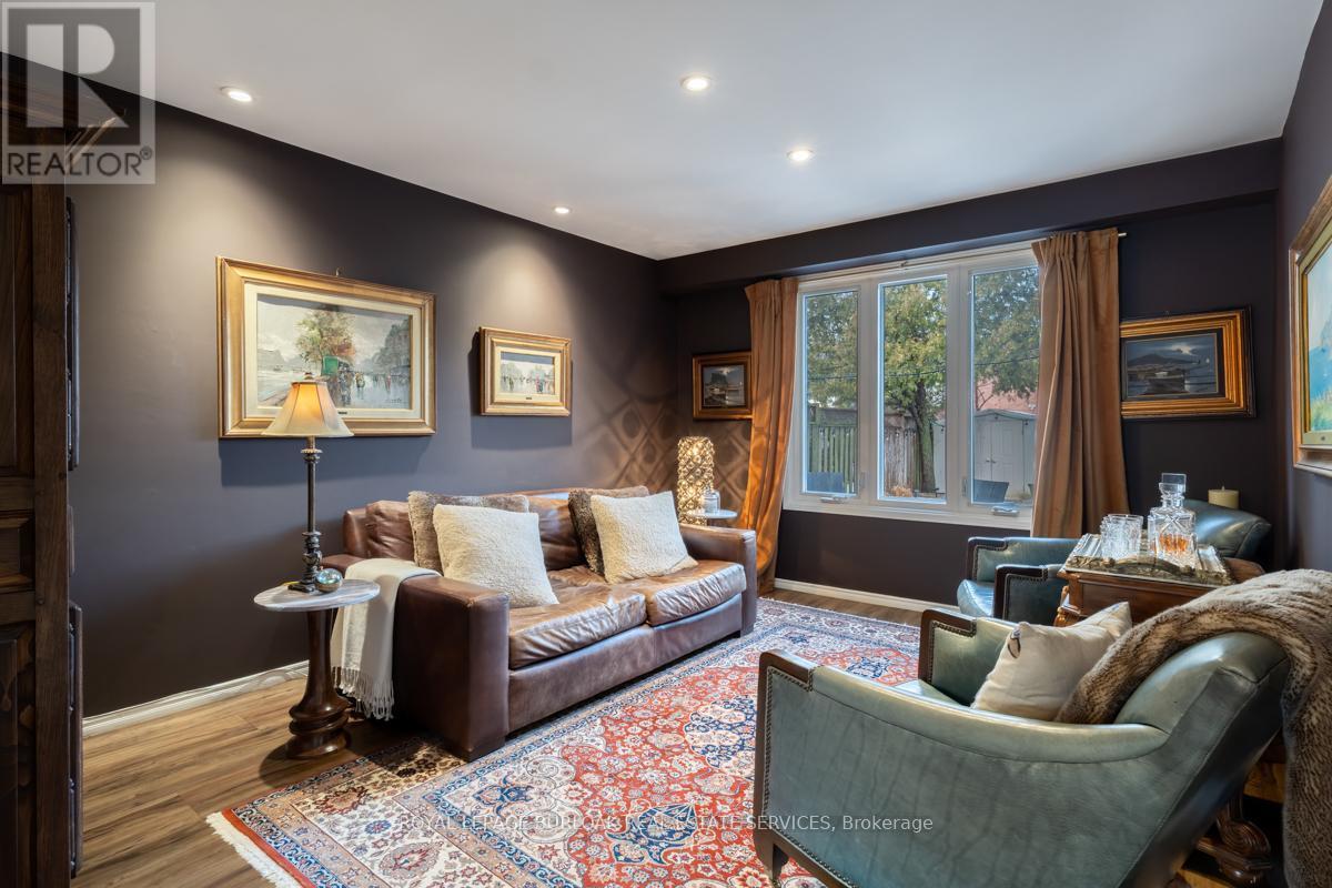 1219 Hammond Street, Burlington, ON - Indoor Photo Showing Living Room