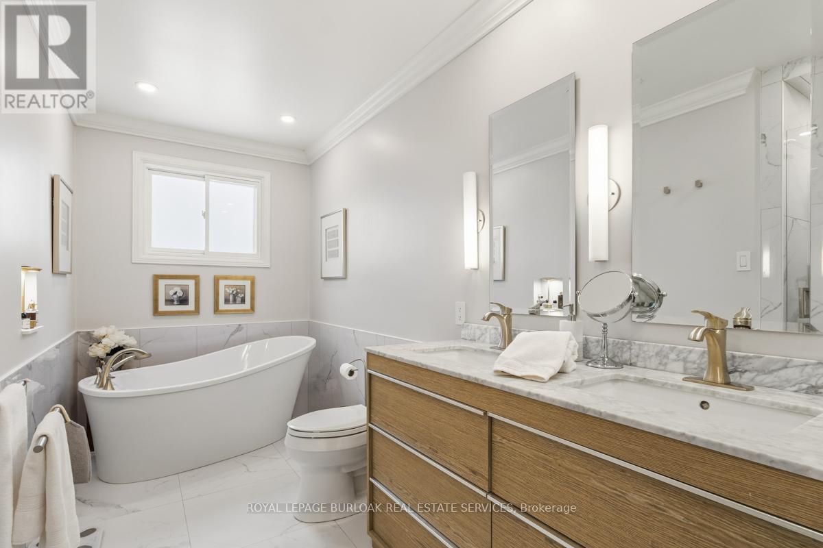 1219 Hammond Street, Burlington, ON - Indoor Photo Showing Bathroom