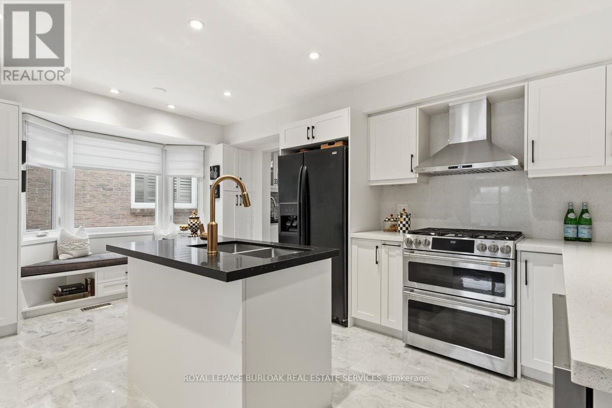 1219 Hammond Street, Burlington, ON - Indoor Photo Showing Kitchen With Upgraded Kitchen